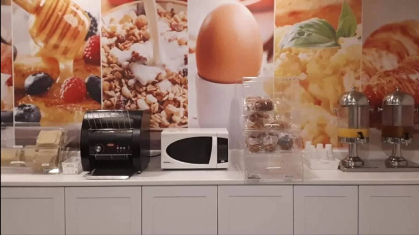 Coffee/tea facilities in Travelodge by Wyndham Alma