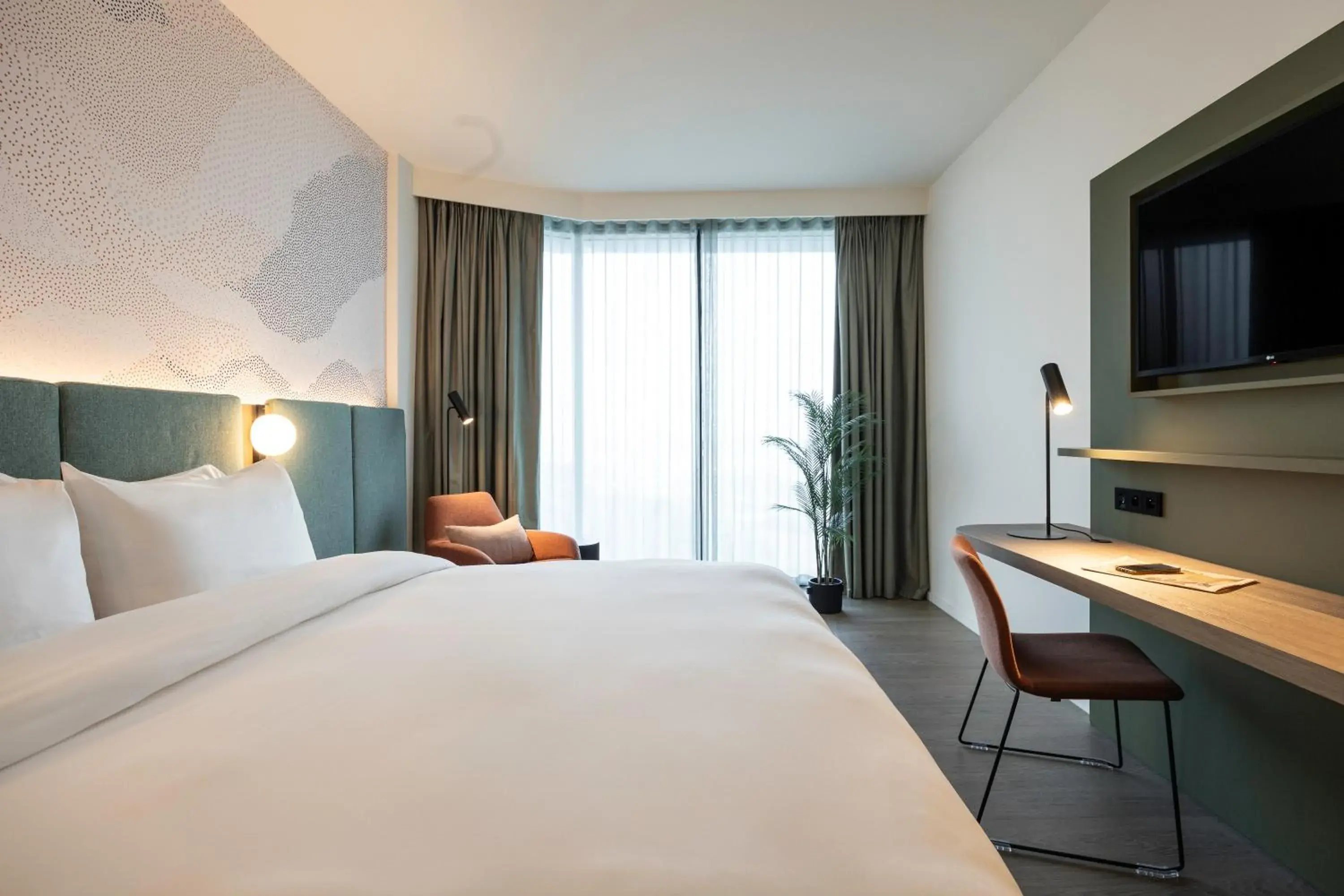 Photo of the whole room, Bed in voco Brussels City North, an IHG Hotel