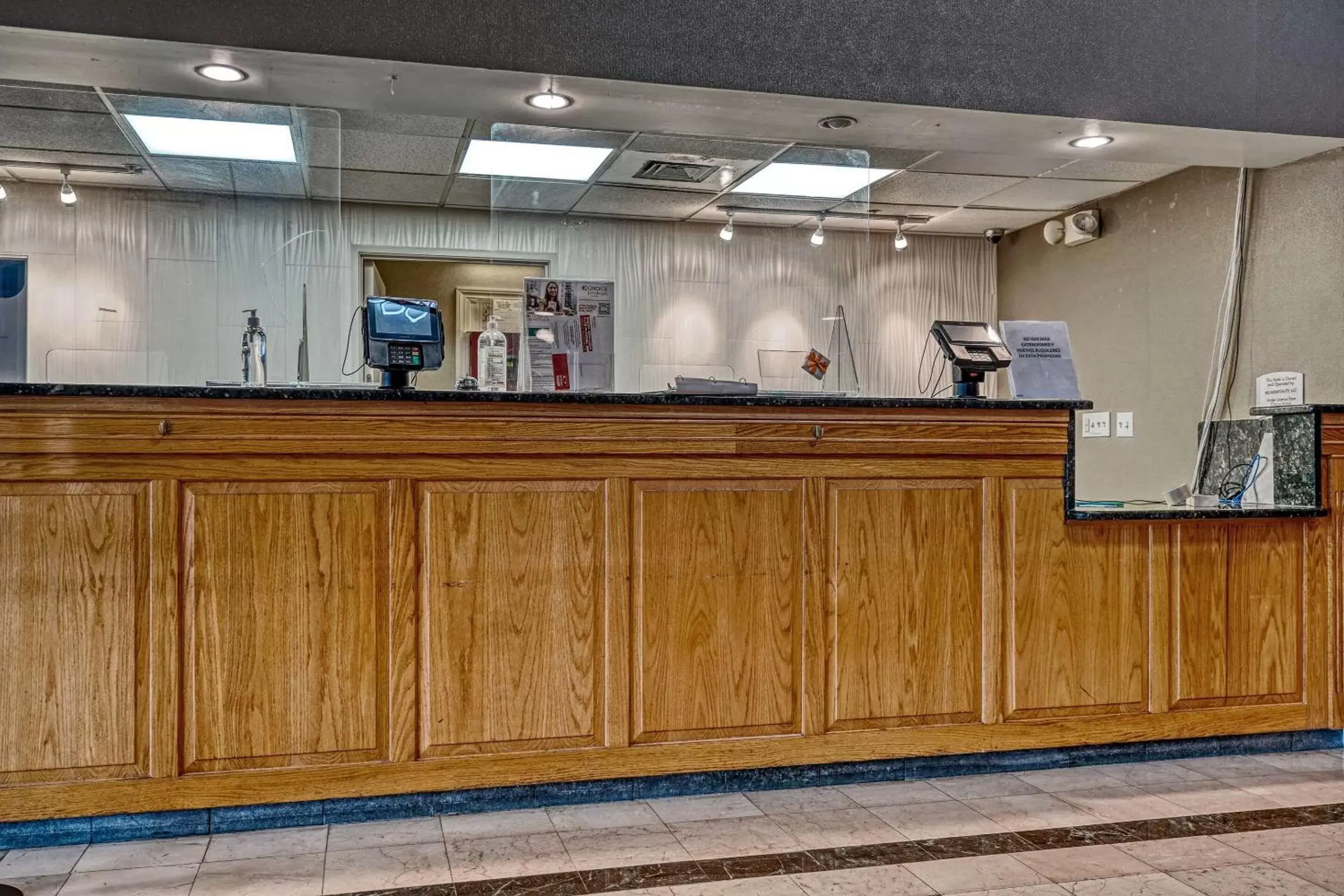 Lobby or reception in Econo Lodge Raleigh near Walnut Creek Amphitheatre