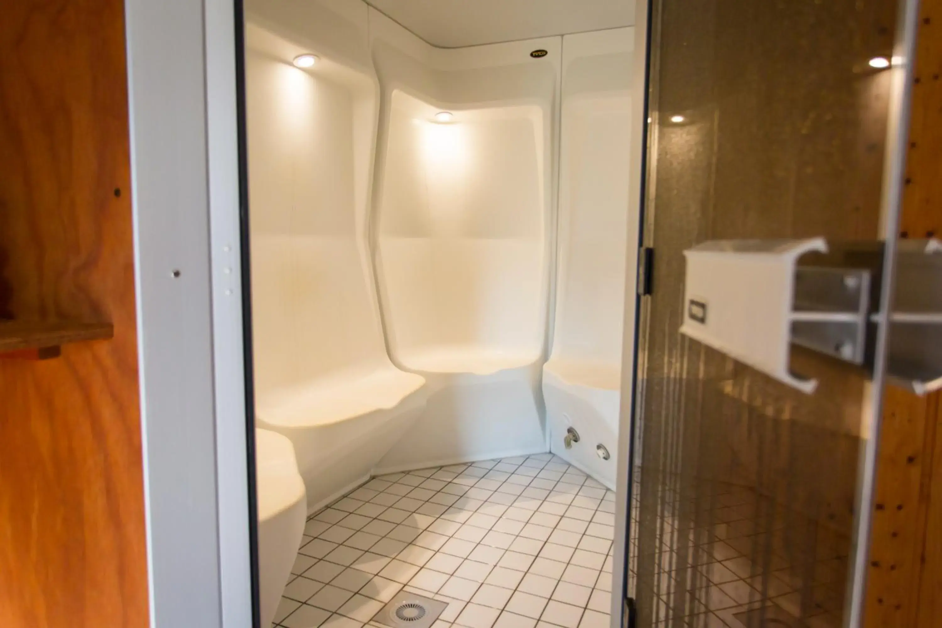 Hot Spring Bath, Bathroom in Le Manoir Au Lac