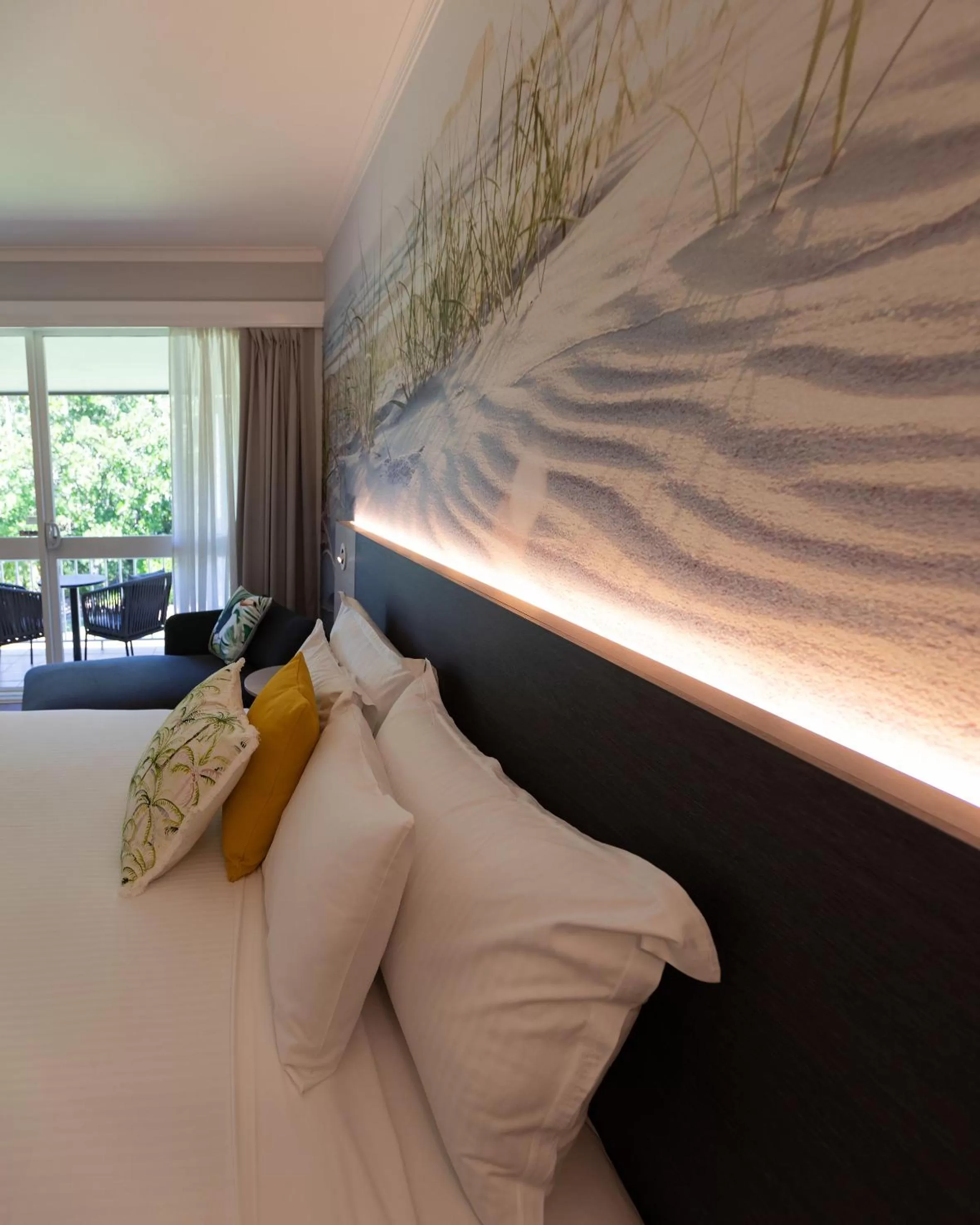 Bedroom, Bed in Novotel Sunshine Coast Resort