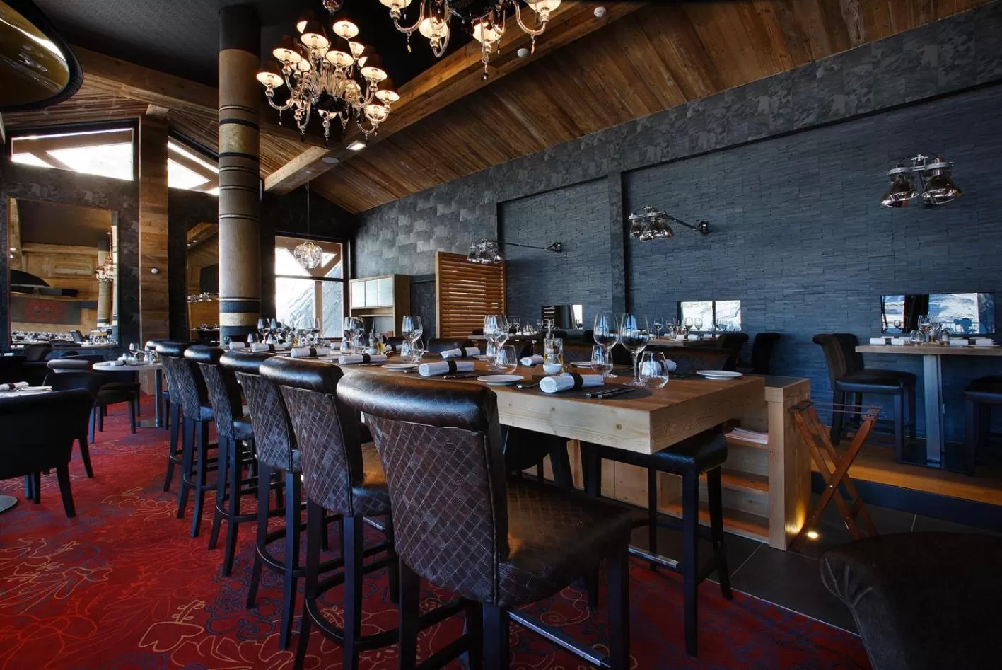 Restaurant/places to eat in Hôtel Koh-I Nor by Les Etincelles