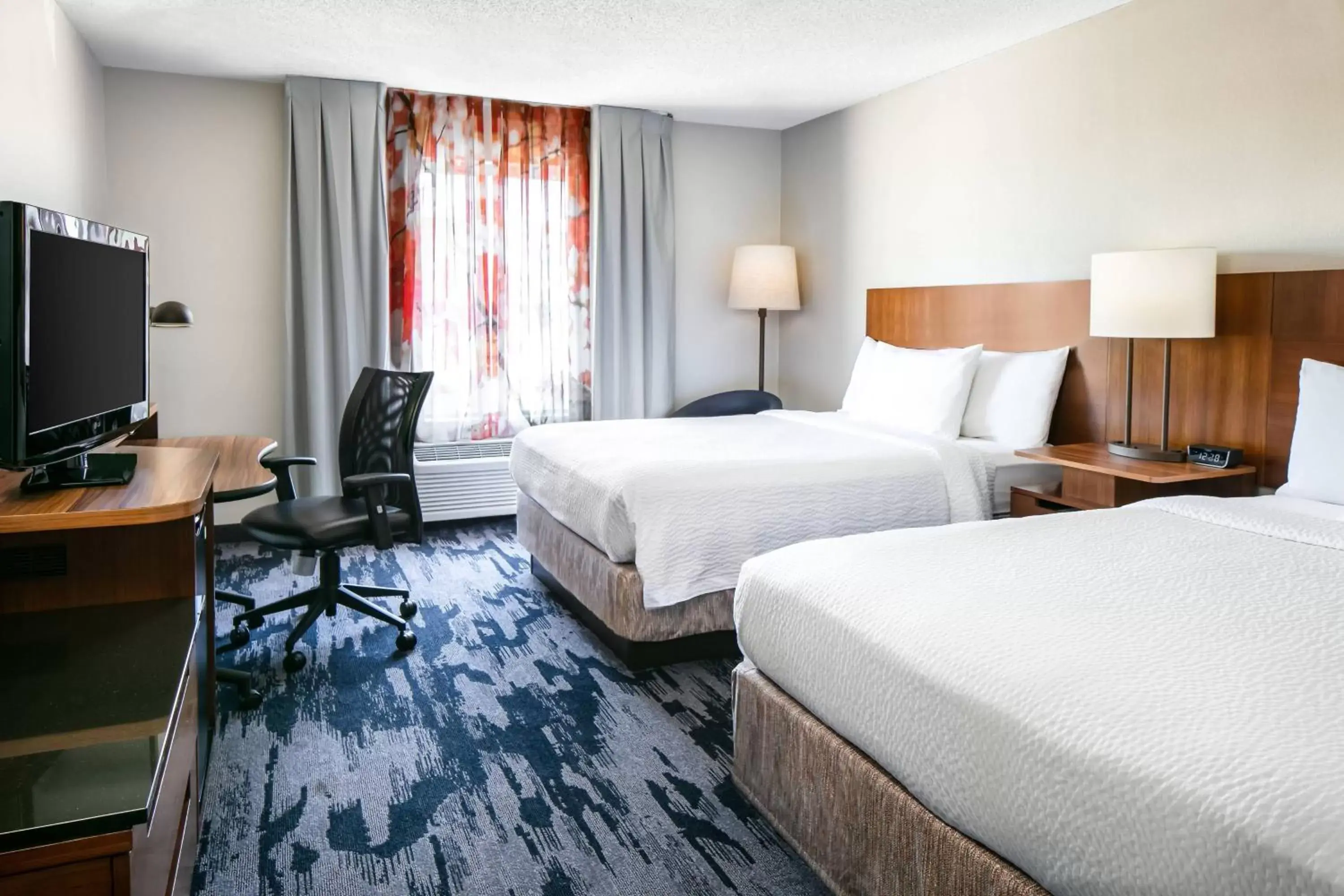 Photo of the whole room, Bed in Fairfield Inn & Suites by Marriott Tulsa Central