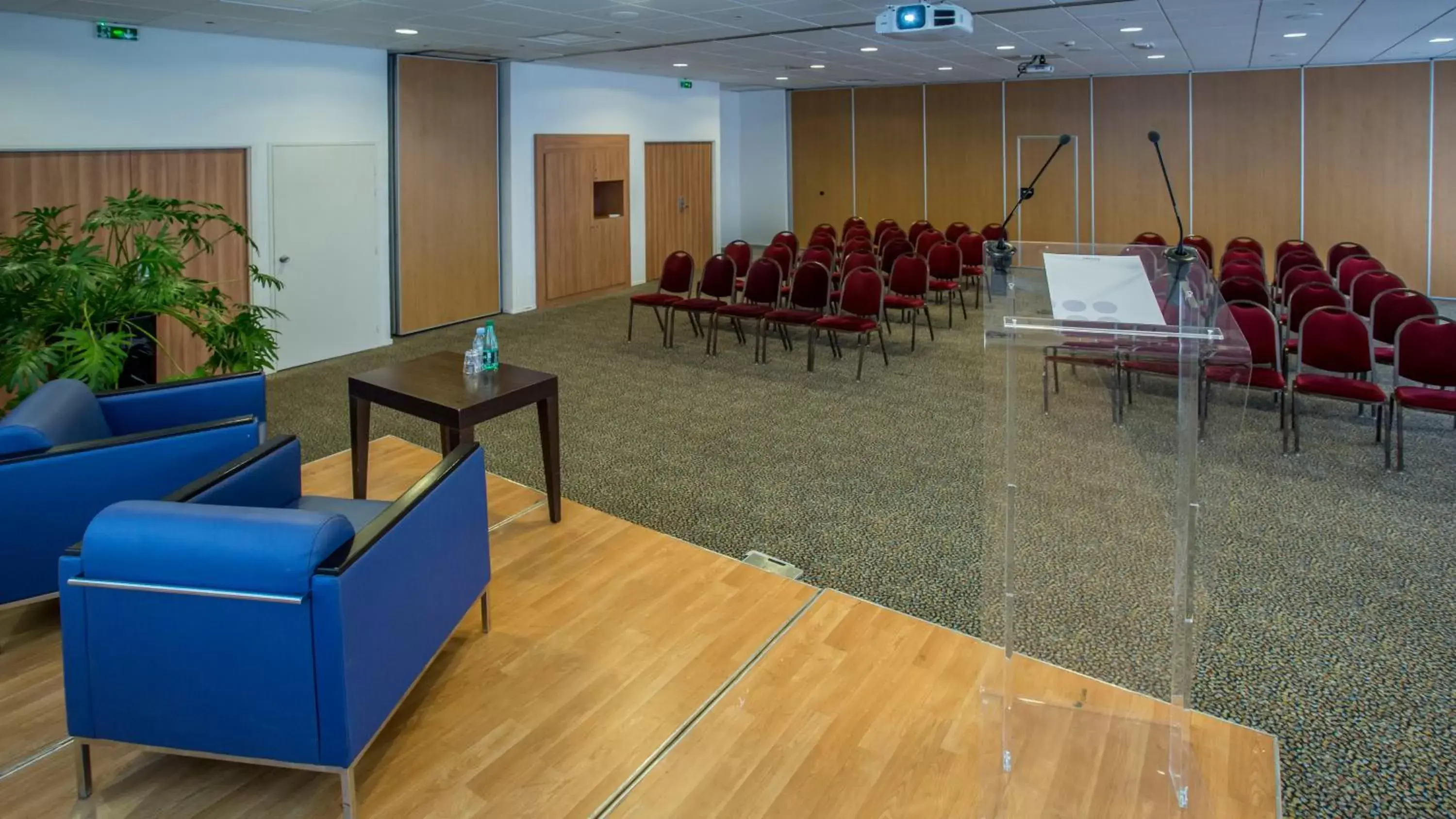 Meeting/conference room in Novotel Bourges