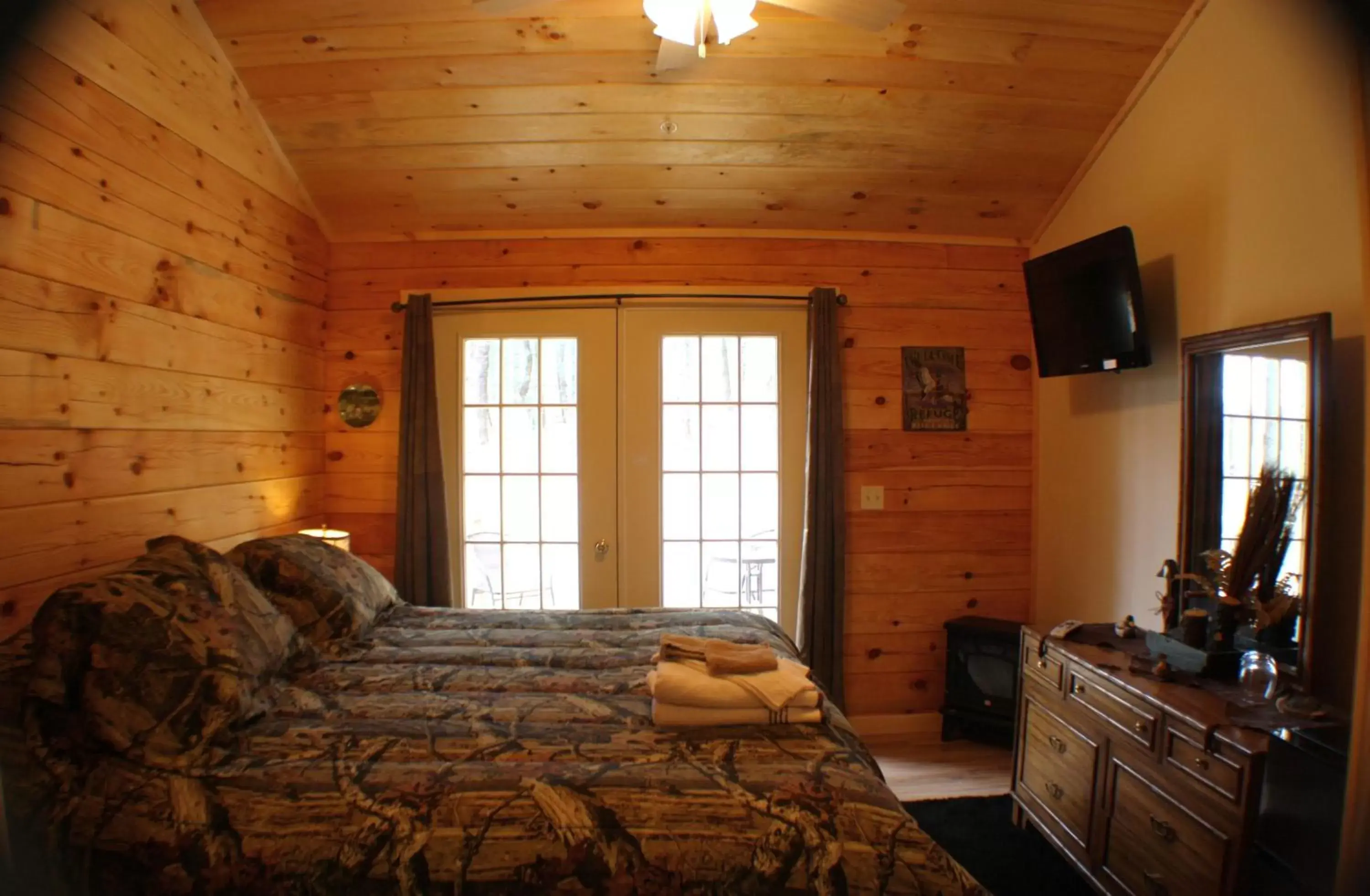 TV/Entertainment Center in The Old Tioga Inn Bed and Breakfast