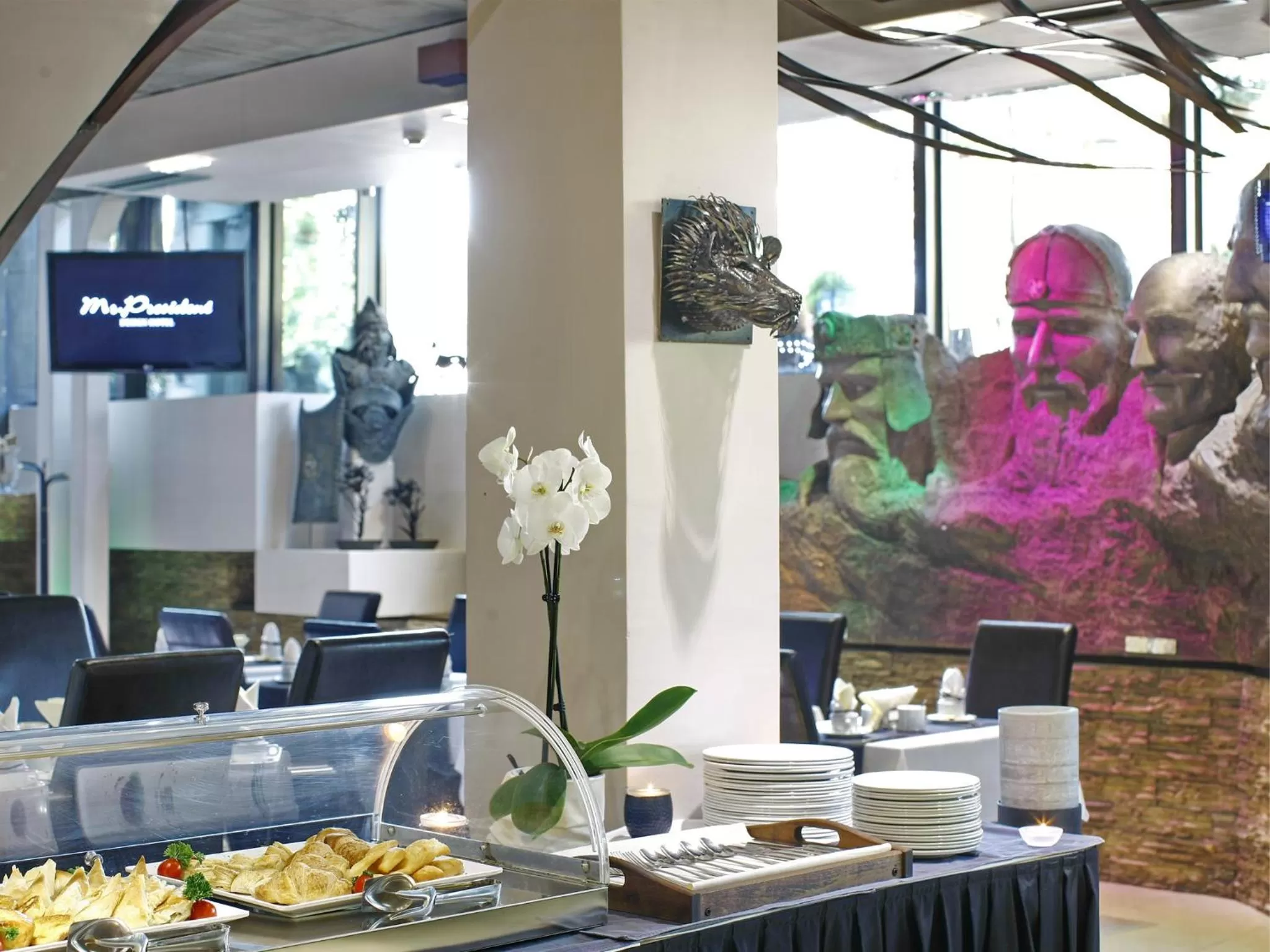 Restaurant/places to eat in Design Hotel Mr President