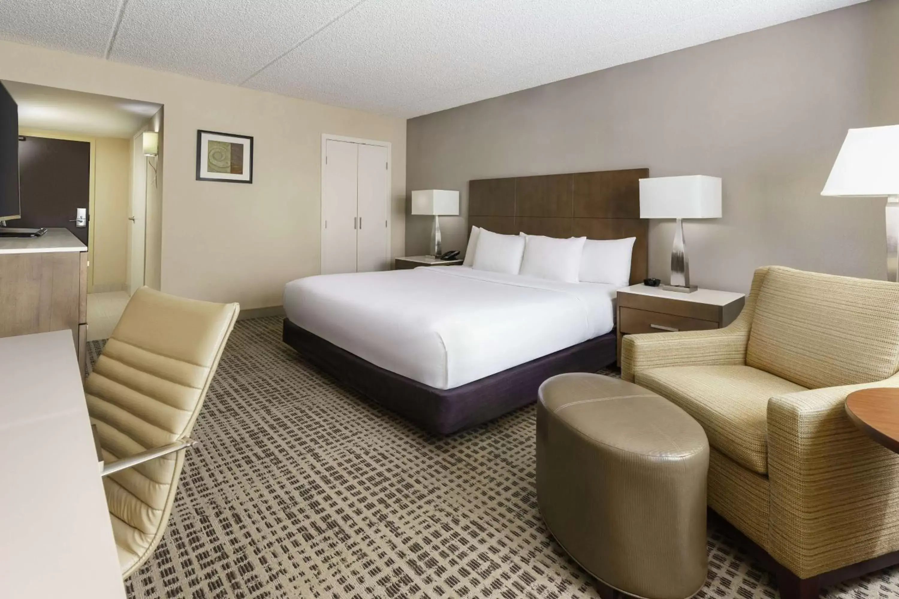Bedroom in DoubleTree by Hilton Orlando Airport Hotel