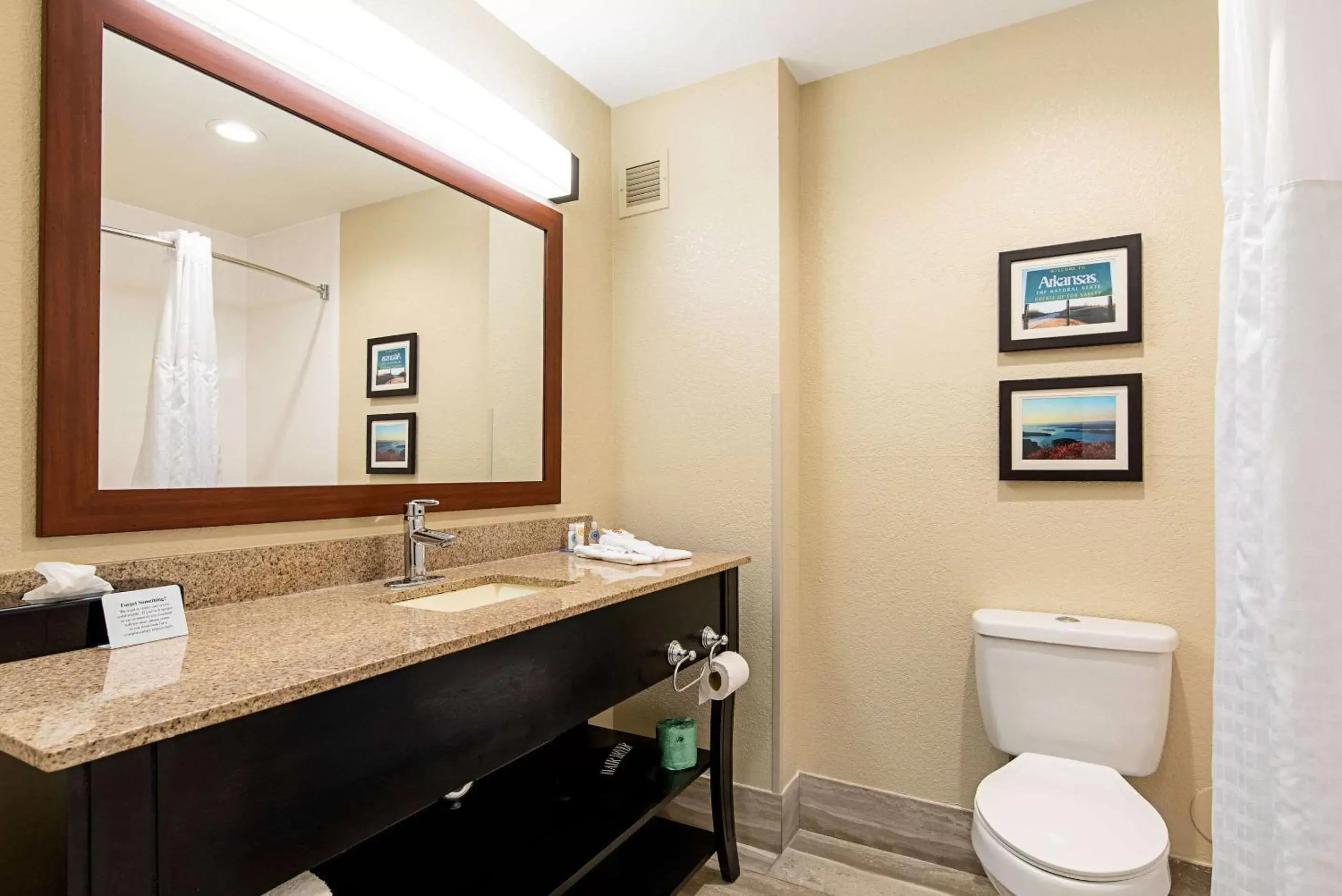 Bedroom, Bathroom in Comfort Inn & Suites Pine Bluff