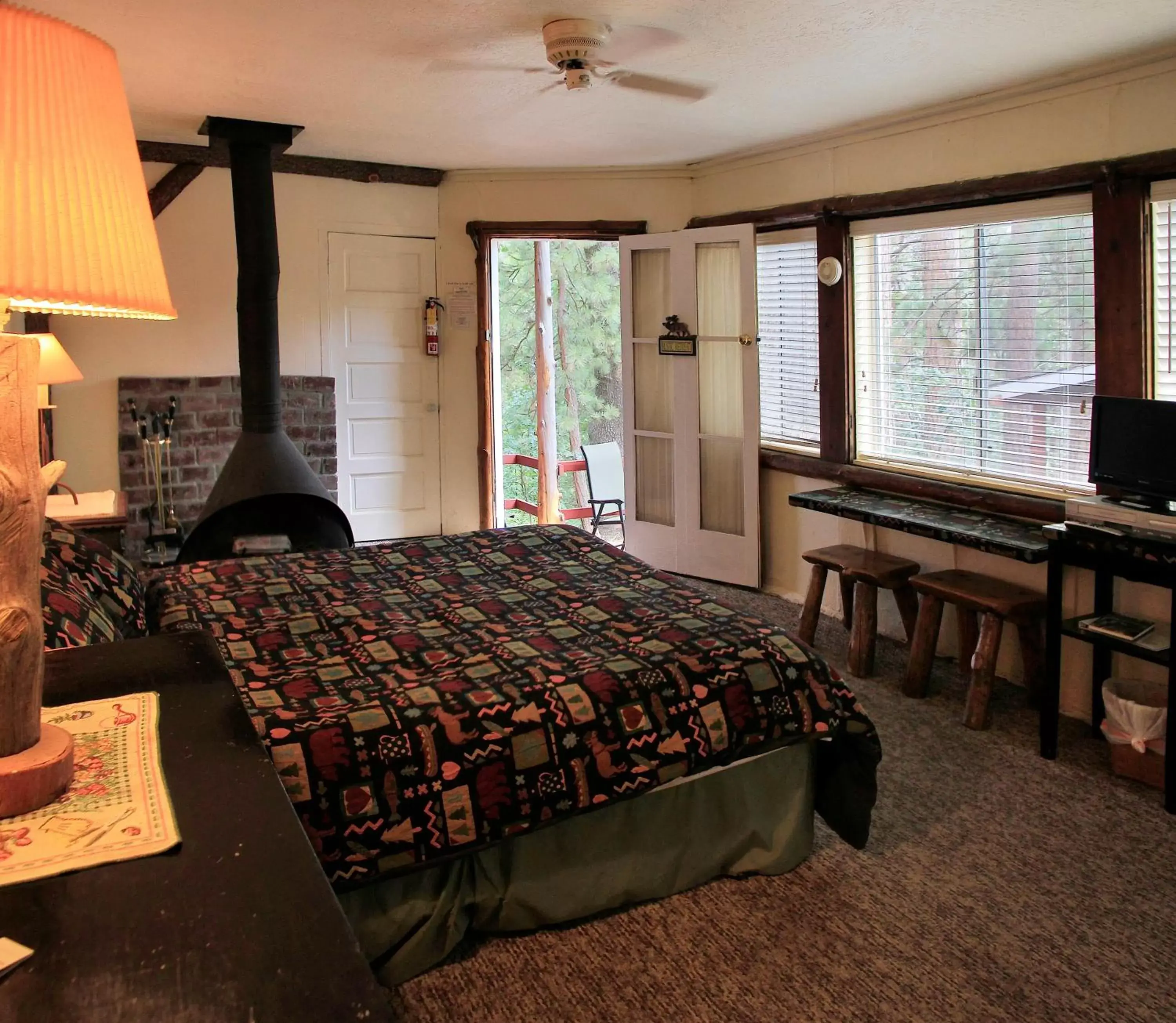 Bed in Silver Pines Lodge