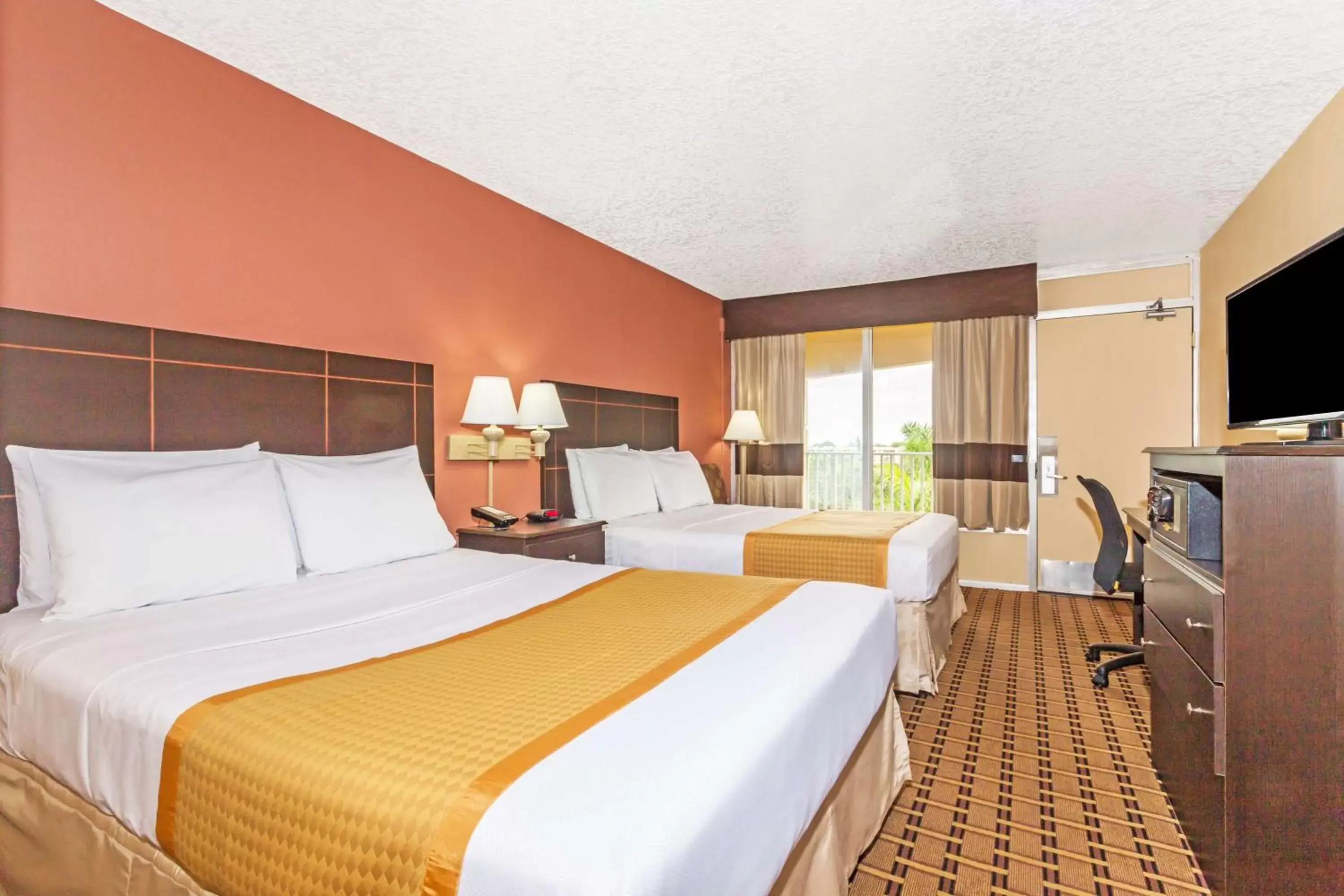 Queen Room with Two Queen Beds - Smoking in Days Inn by Wyndham Fort Lauderdale-Oakland Park Airport N