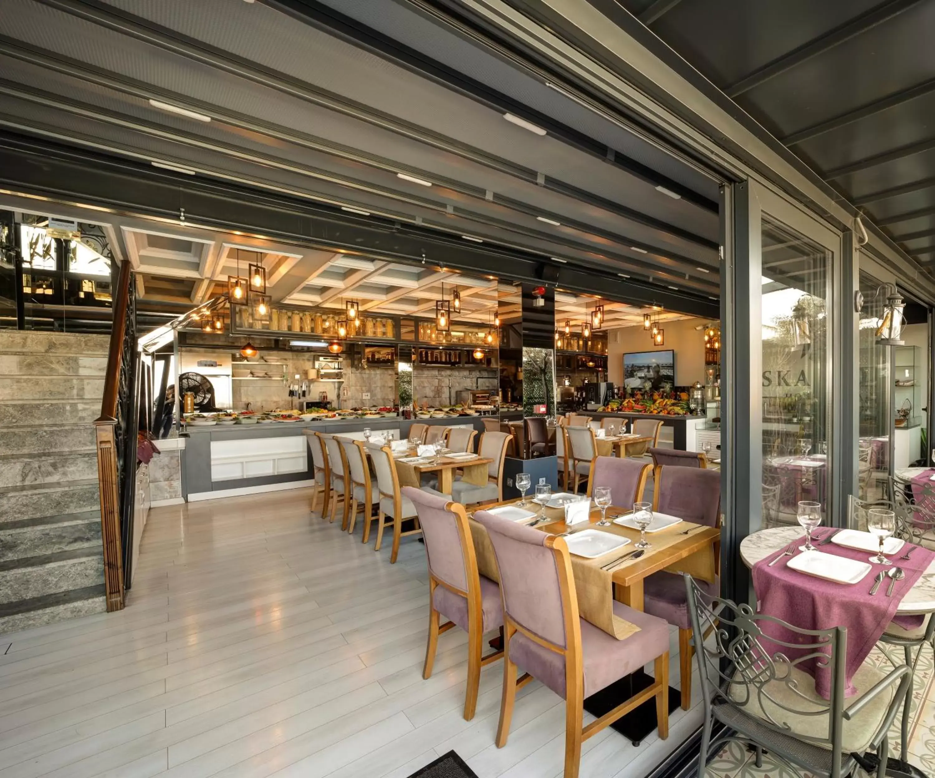 Restaurant/places to eat in Skalion Hotel Restaurant/places to eat in Skalion Hotel