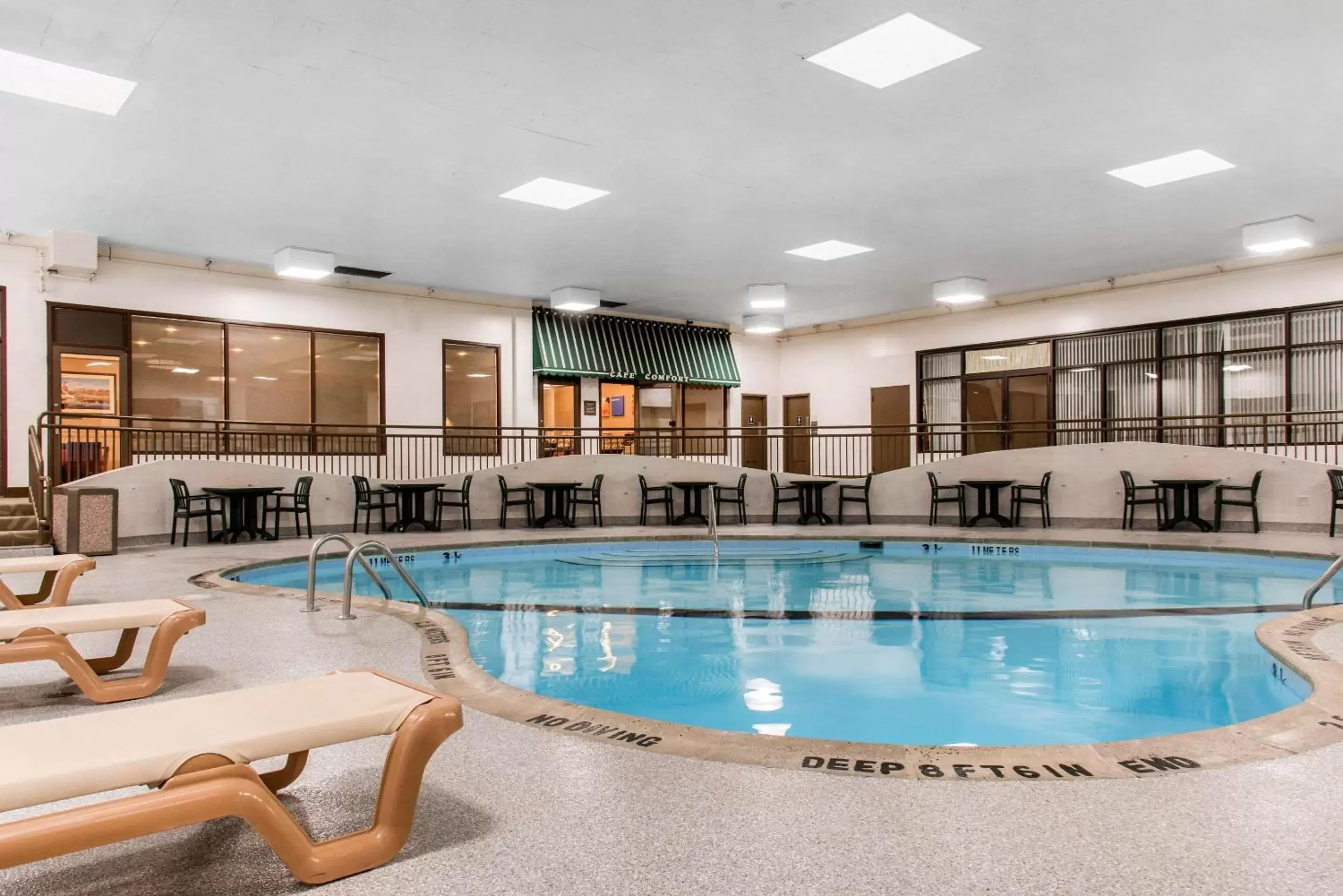 On site, Swimming Pool in Comfort Inn MSP Airport - Mall of America