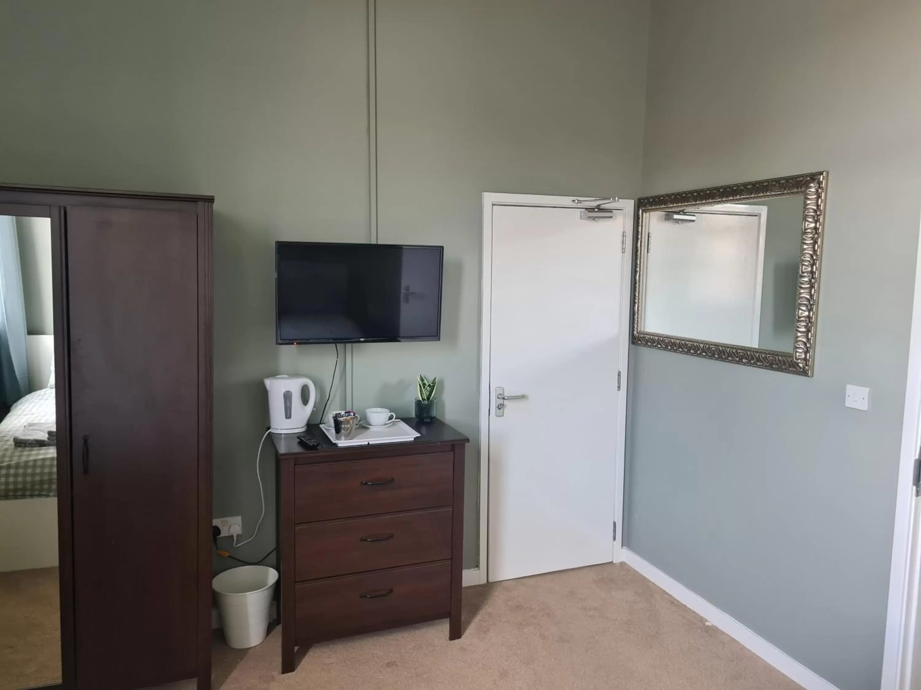 Bedroom, TV/Entertainment Center in Hen House