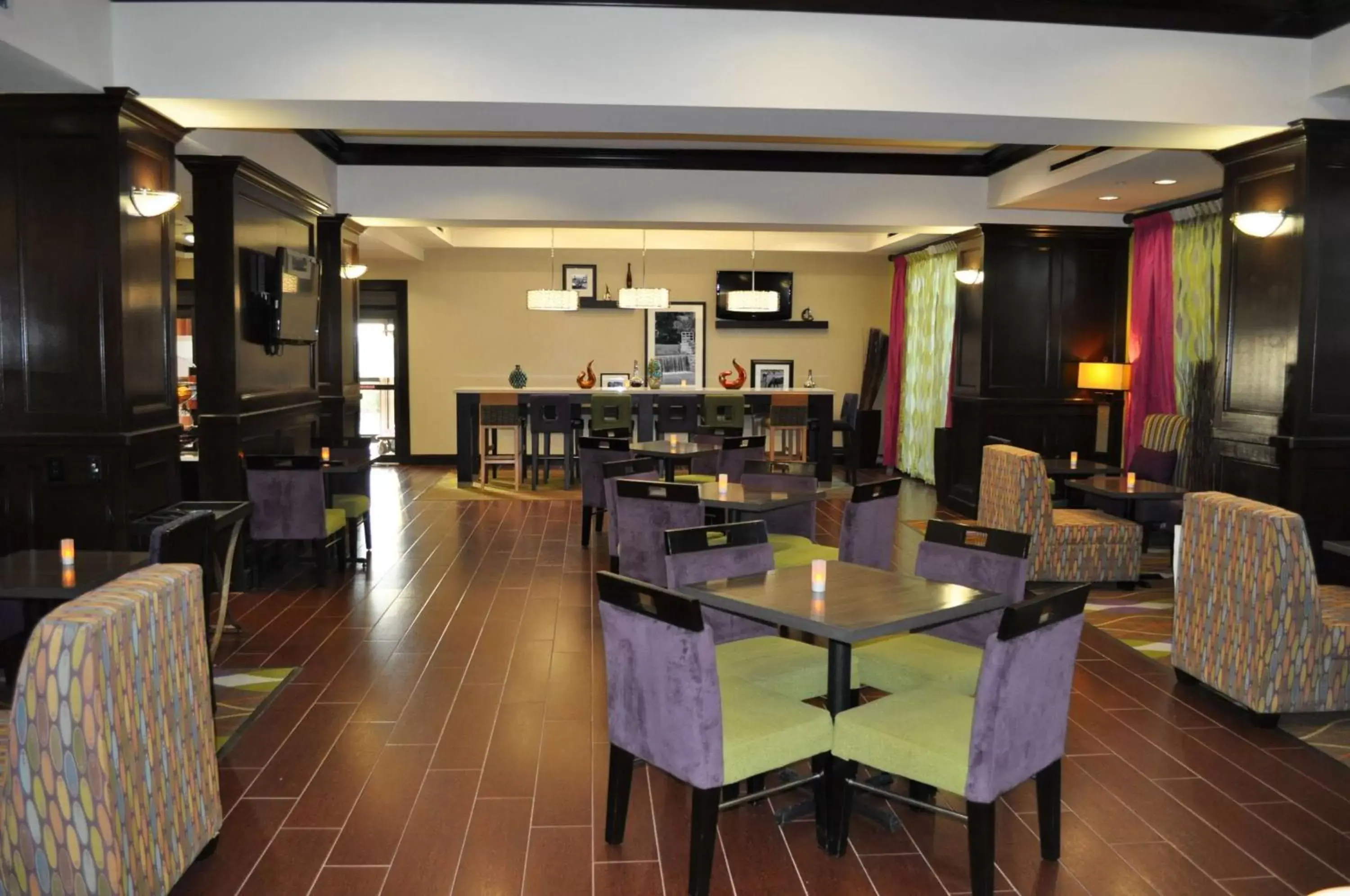 Lobby or reception, Restaurant/Places to Eat in Hampton Inn Pleasanton