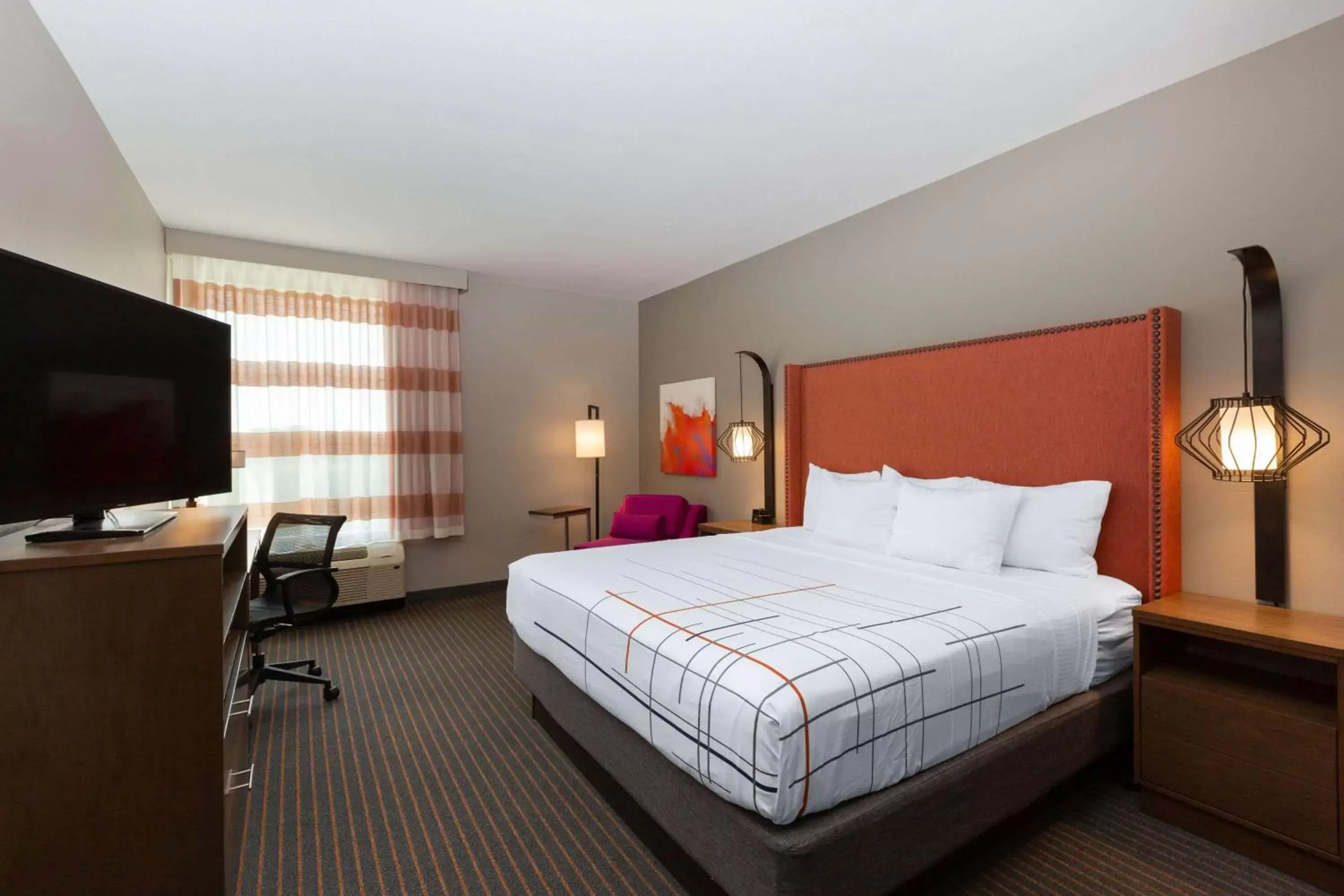 Deluxe King Room - Mobility Access/Non-Smoking in La Quinta by Wyndham Altoona Des Moines