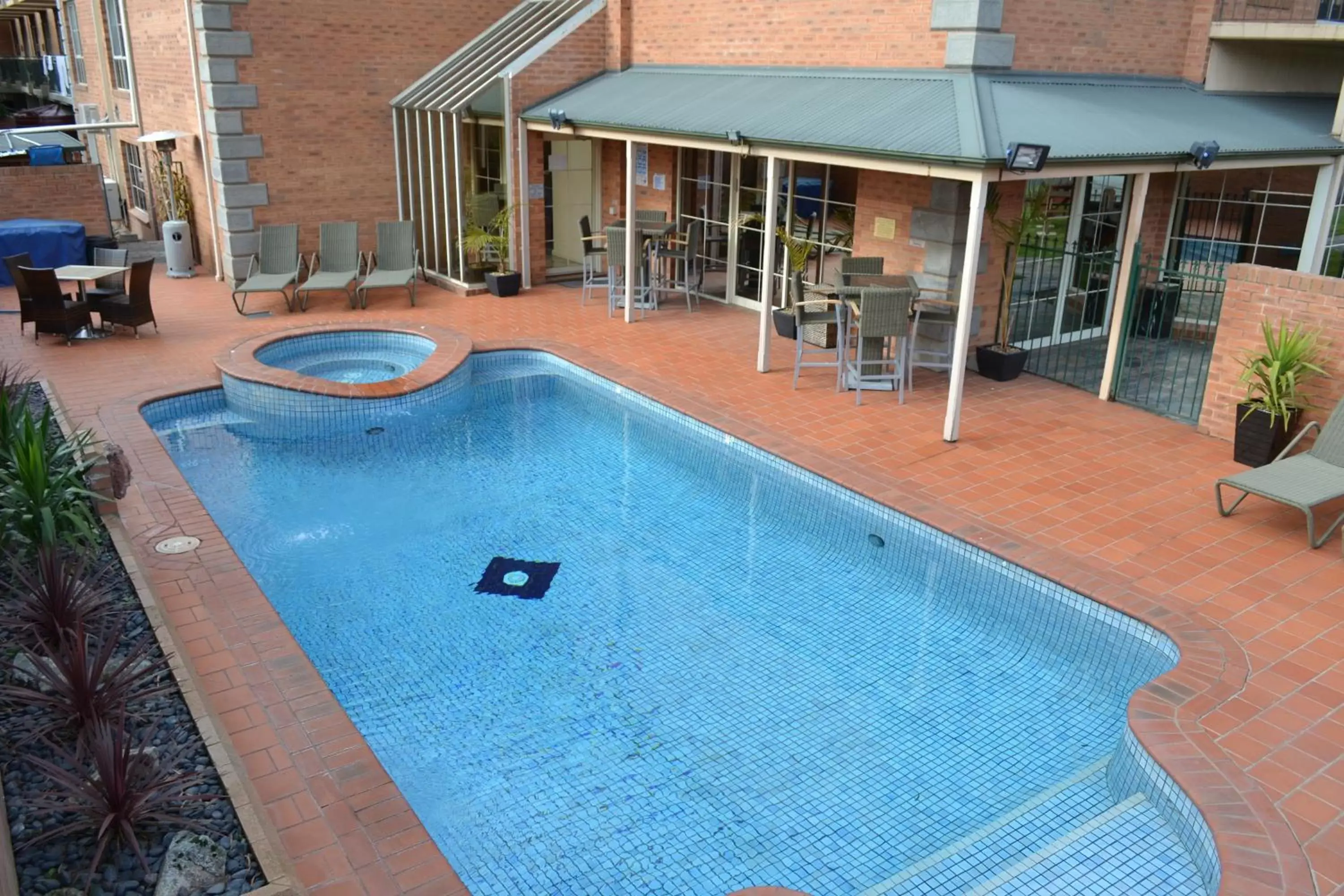 Swimming pool, Pool View in Best Western Plus Hovell Tree Inn