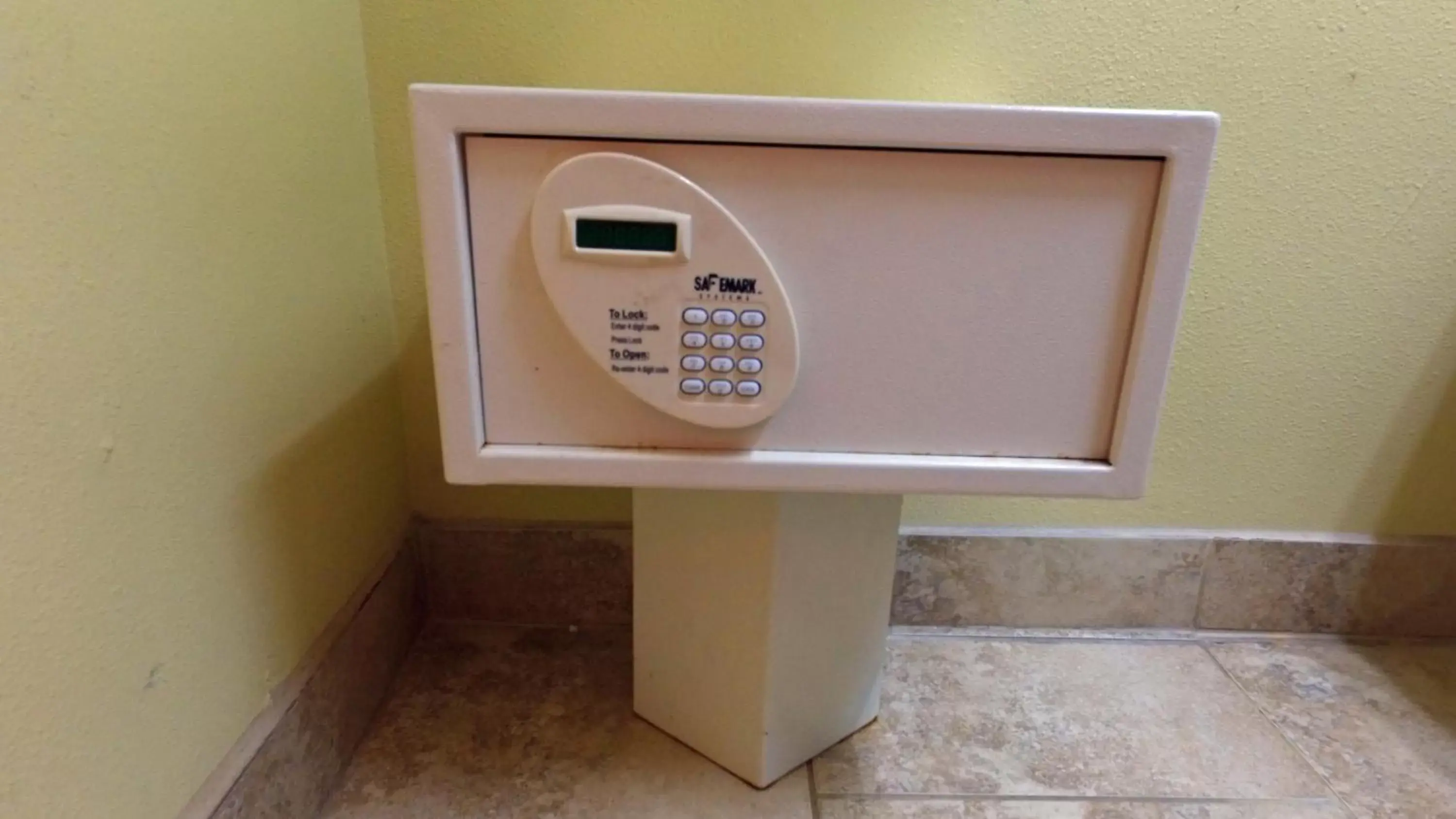 Deluxe Queen Studio with Two Queen Beds - Non-Smoking in Ramada by Wyndham & Suites South Padre Island Deluxe Queen Studio with Two Queen Beds - Non-Smoking in Ramada by Wyndham & Suites South Padre Island