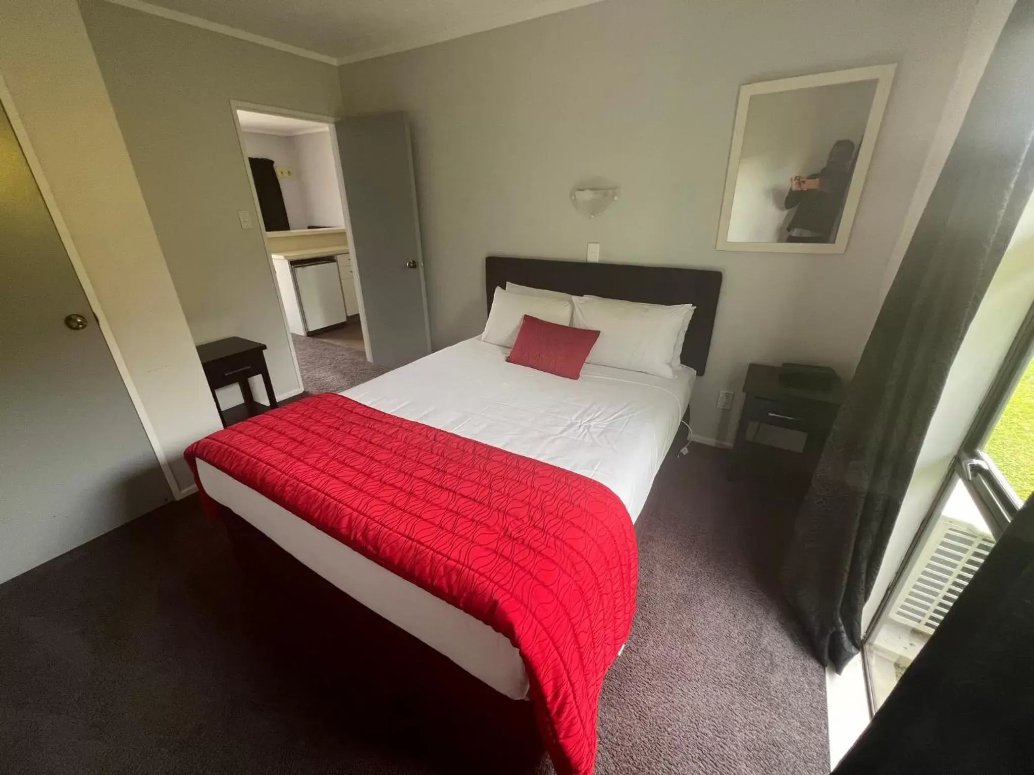 Photo of the whole room, Bed in Avenue Motel Palmerston North