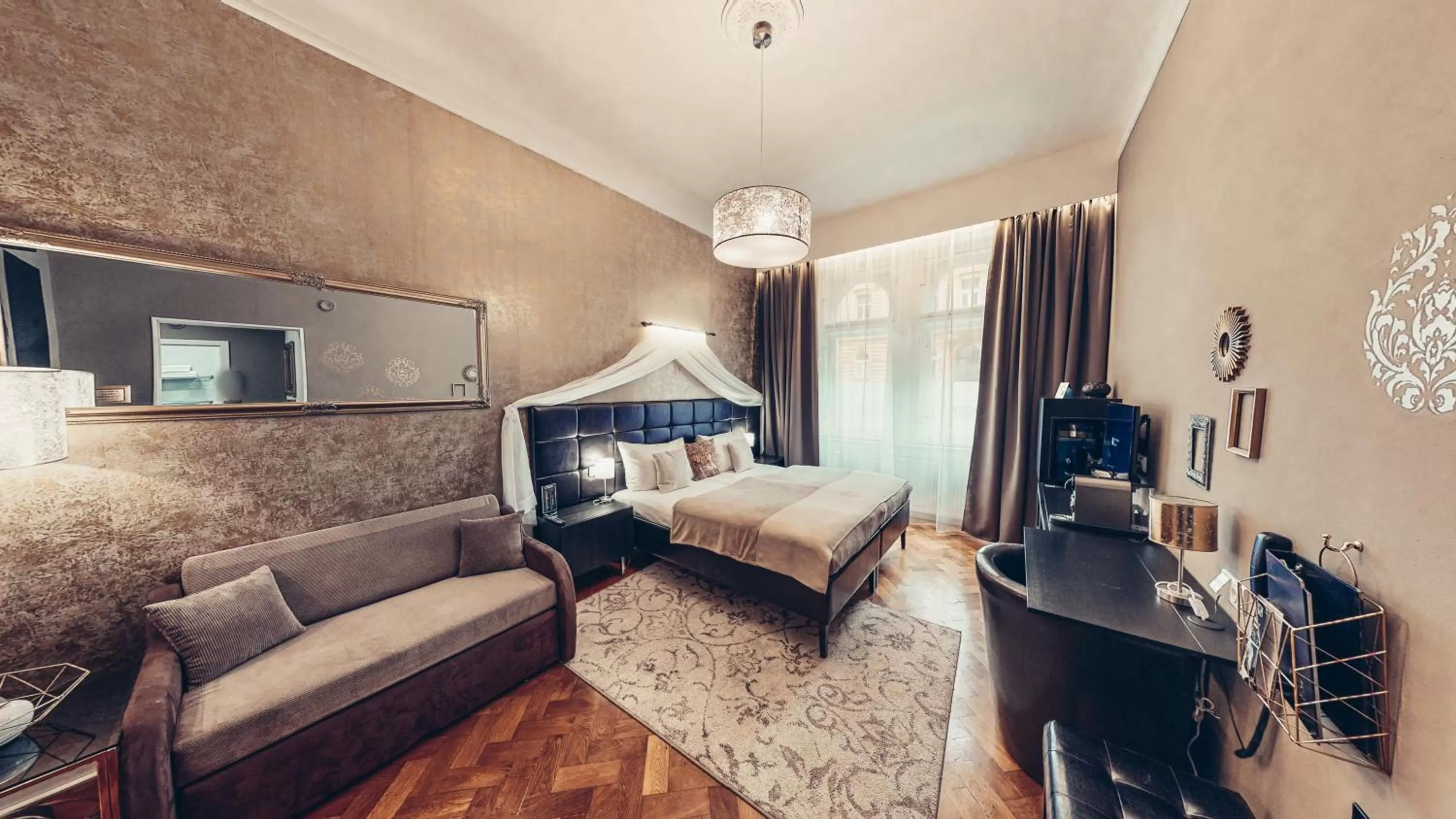 Bed in Alfons Boutique Hotel