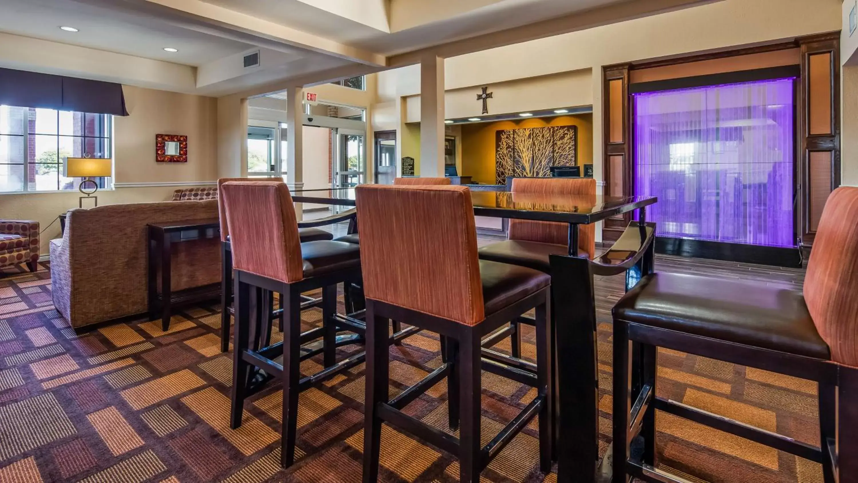 Lobby or reception, Restaurant/Places to Eat in Best Western Plus Lubbock Windsor Inn