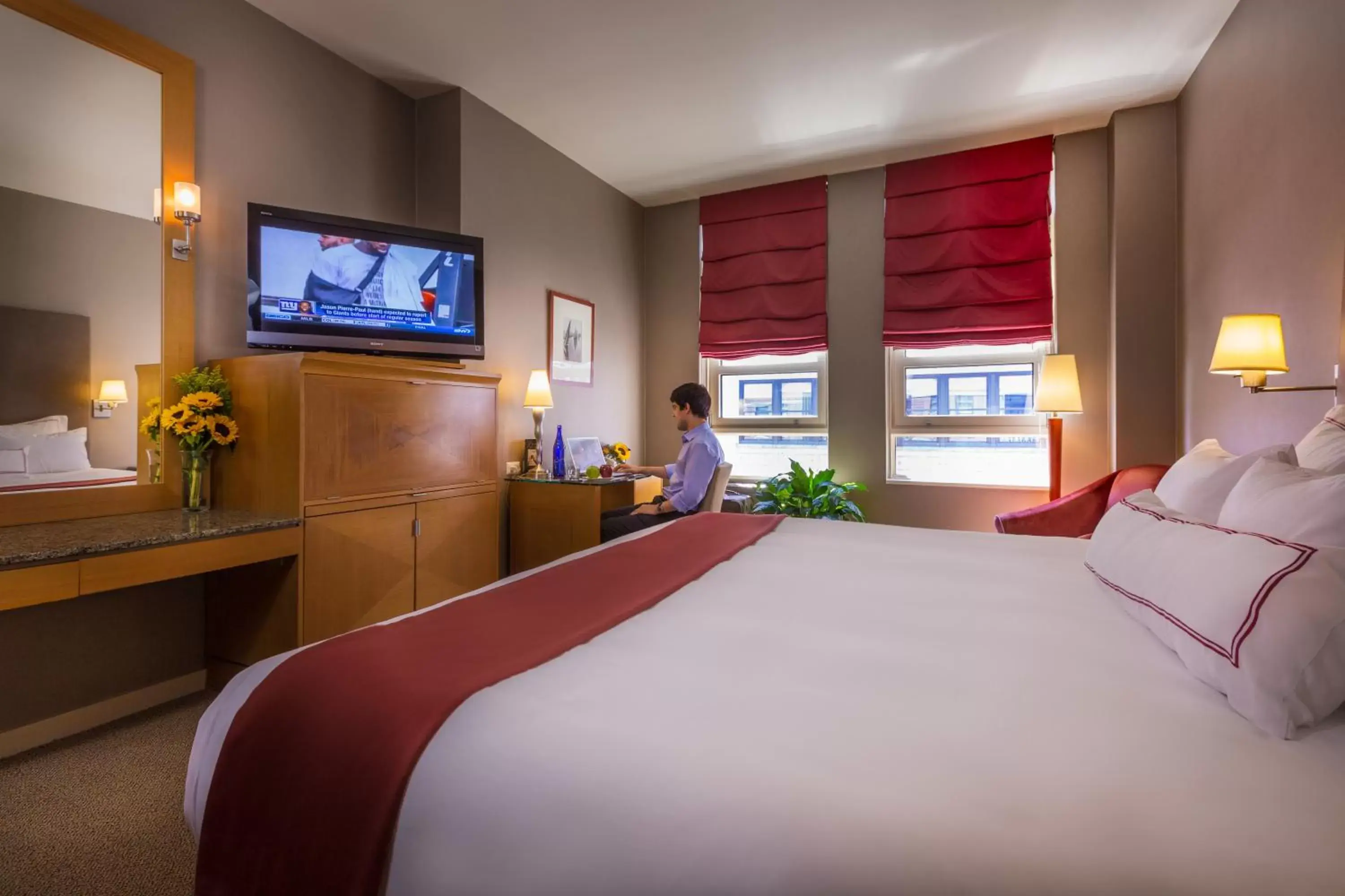 TV and multimedia, Bed in Hotel Giraffe by Library Hotel Collection