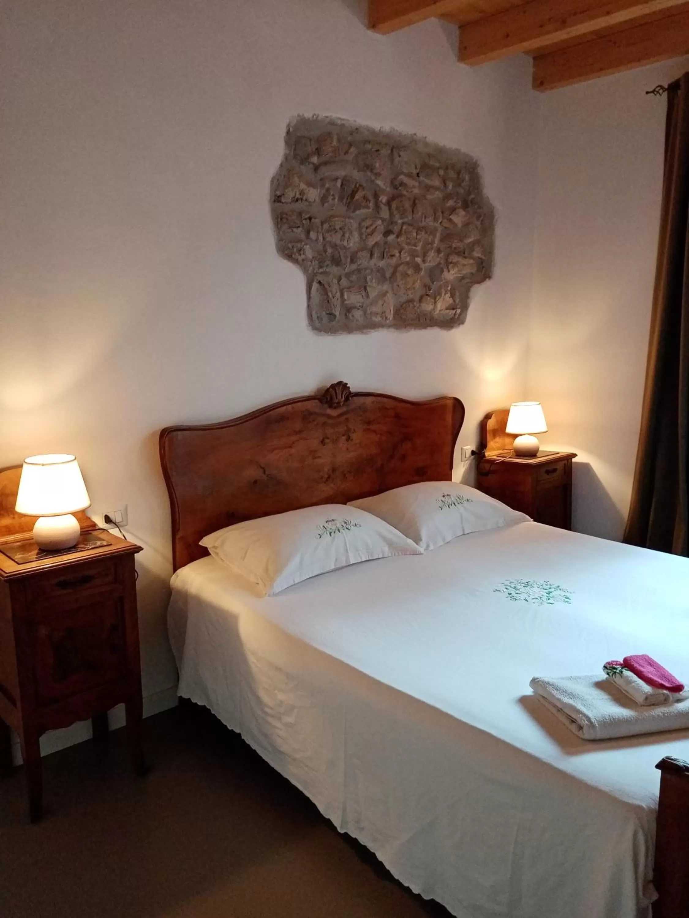 Bed in B&B La Corte del Segrino