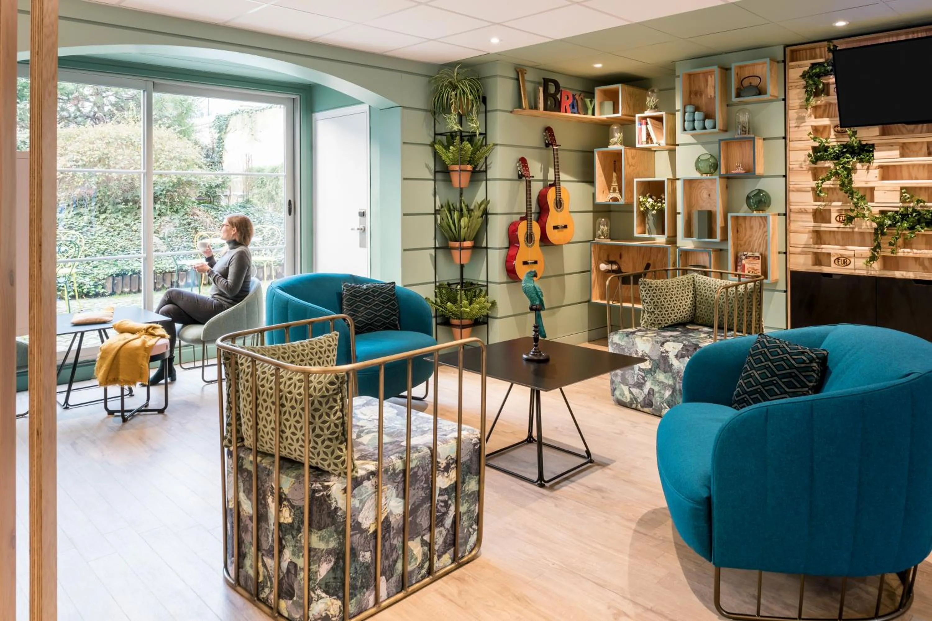 Lobby or reception in Aparthotel Adagio Paris Montmartre