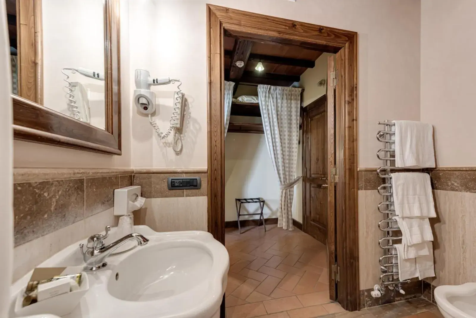 Bathroom in Locanda Poggioleone