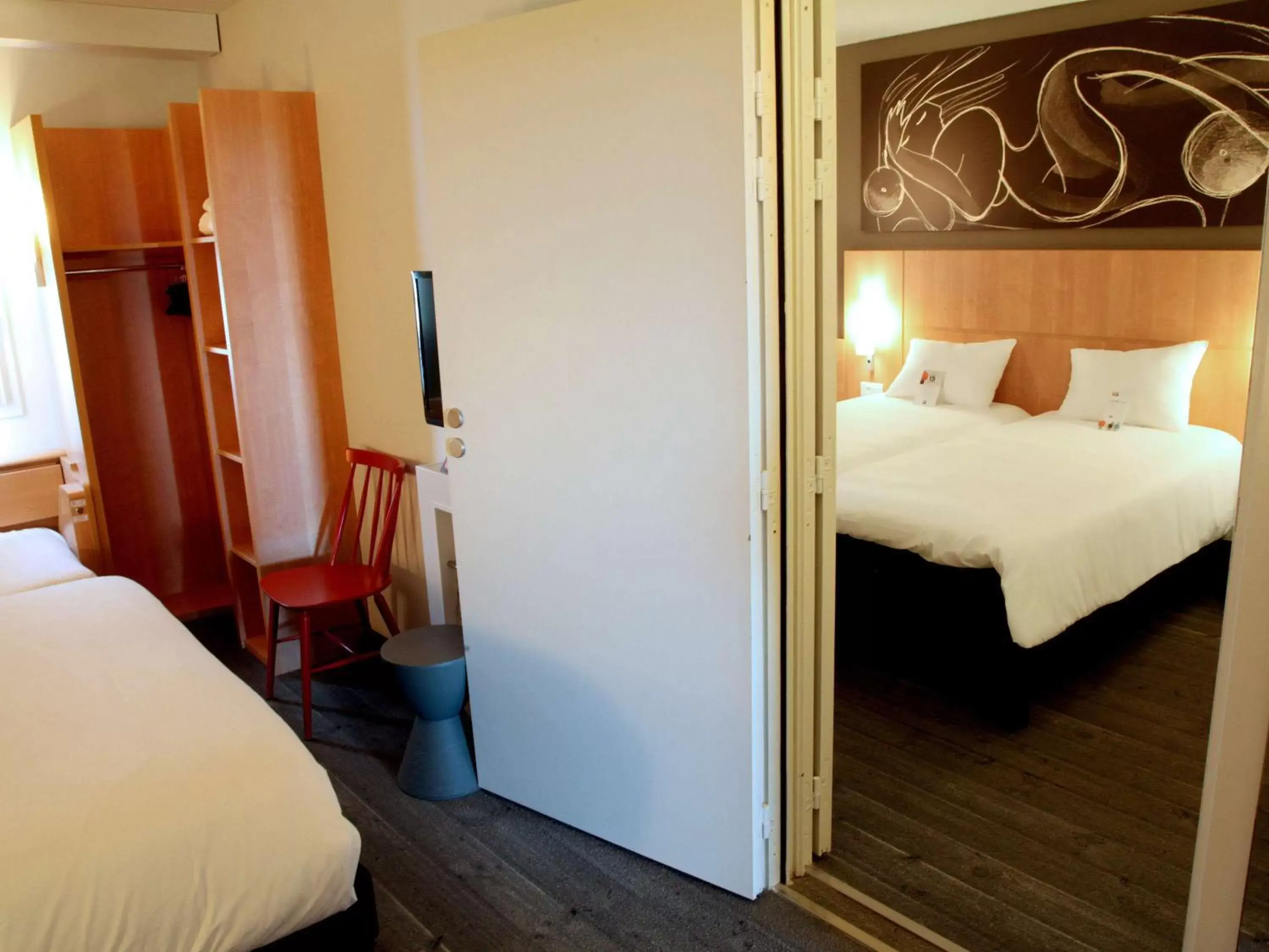 Photo of the whole room, Bed in ibis Les Herbiers