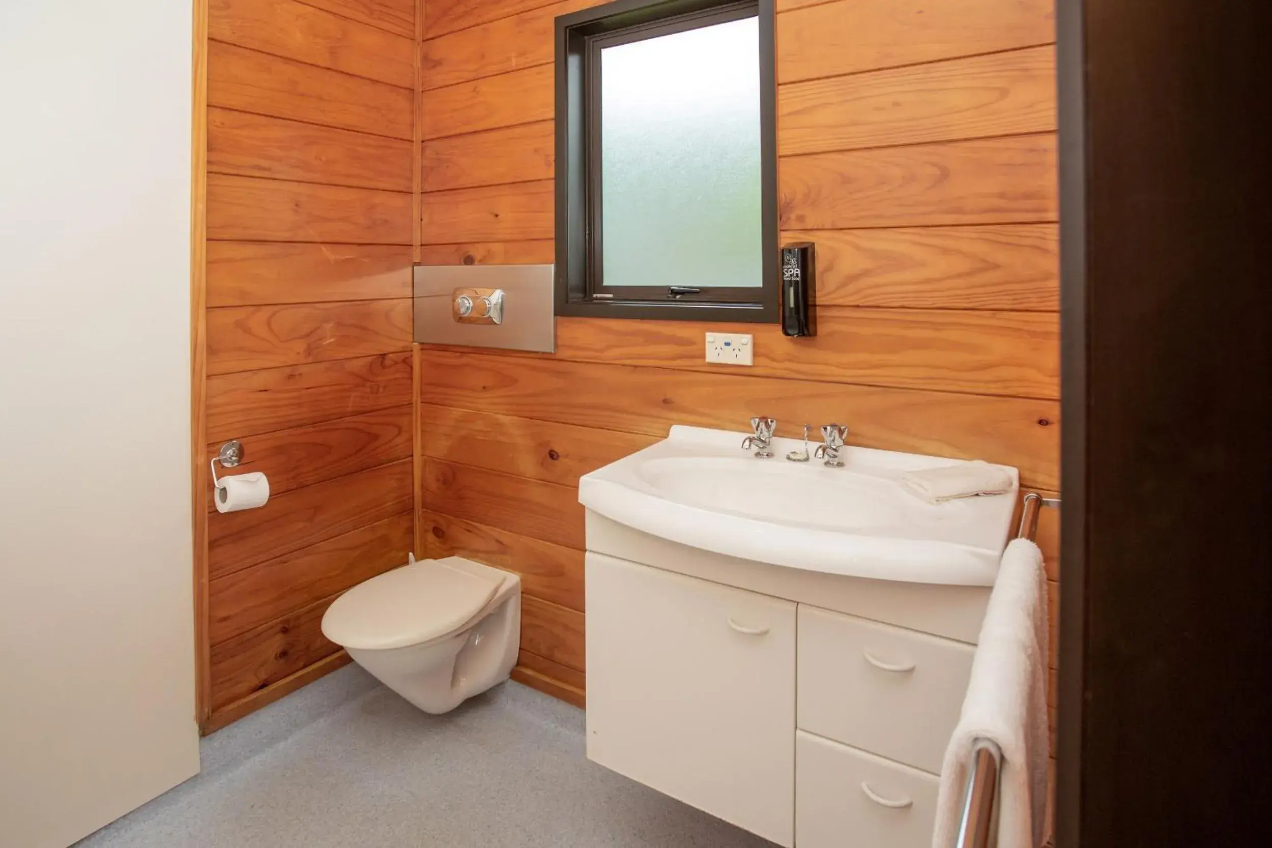 Bathroom in Wellington TOP 10 Holiday Park