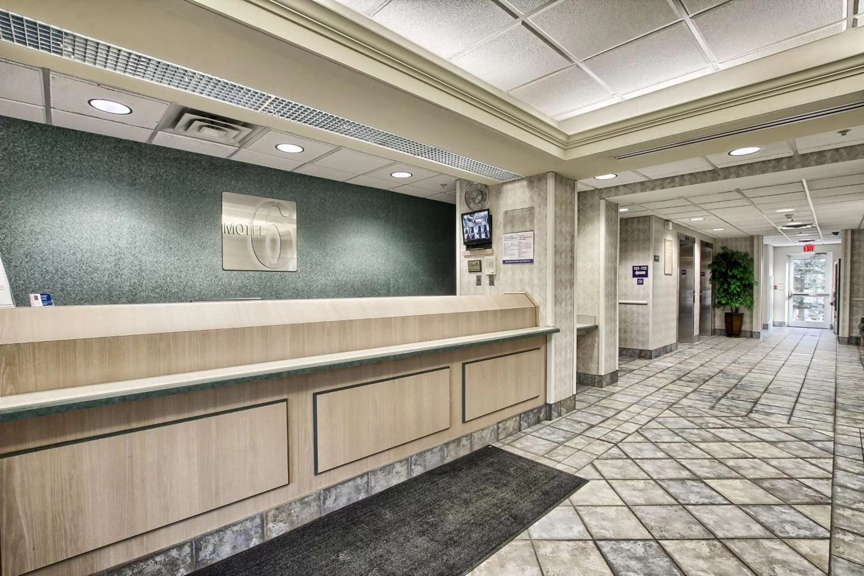 Lobby or reception in Motel 6-London, ON - Ontario