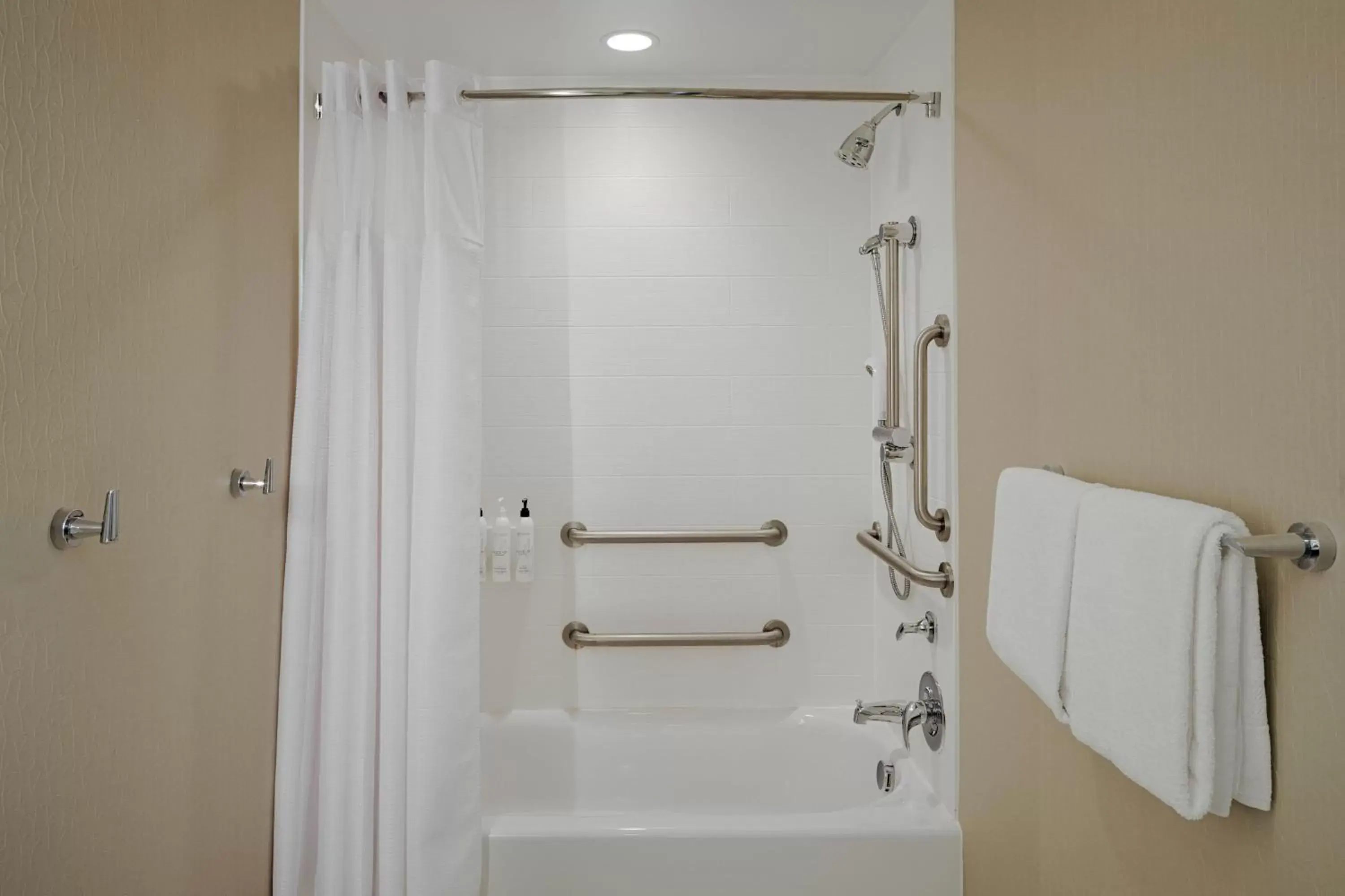 Bathroom in SpringHill Suites by Marriott Bloomington