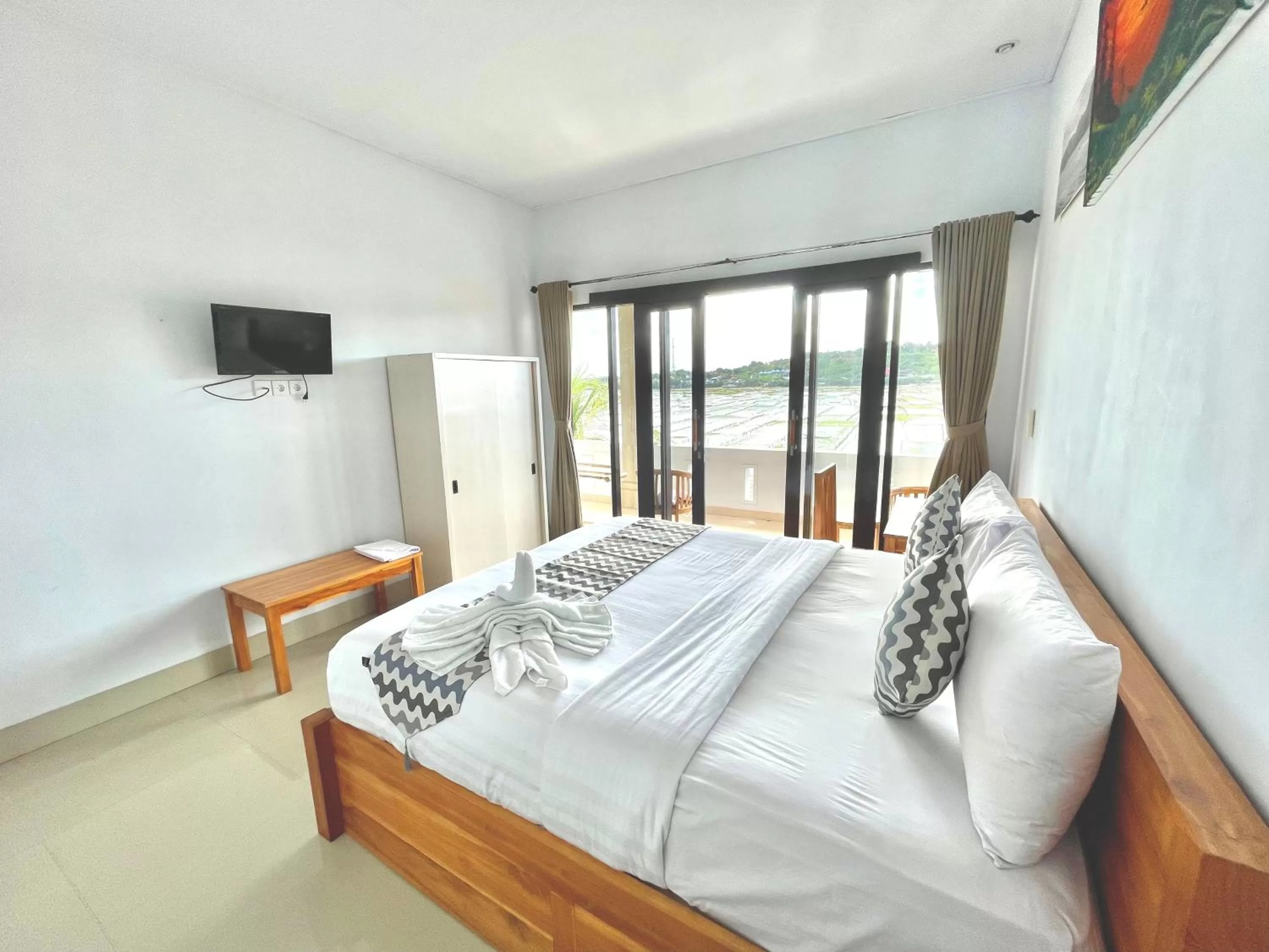 Photo of the whole room, Bed in Aurora Beach View