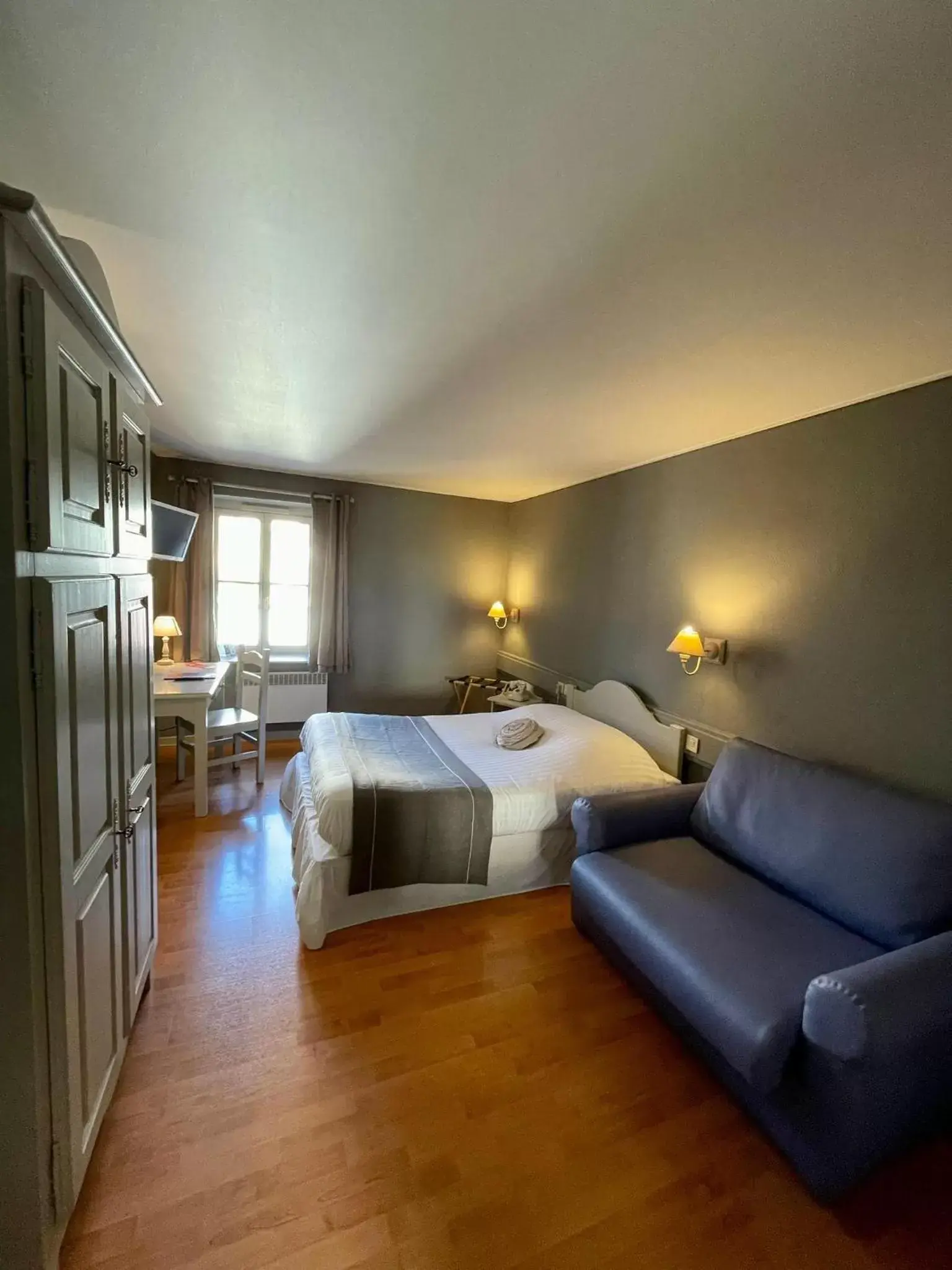 Bedroom in The Originals City, Hôtel de la Balance, Montbéliard