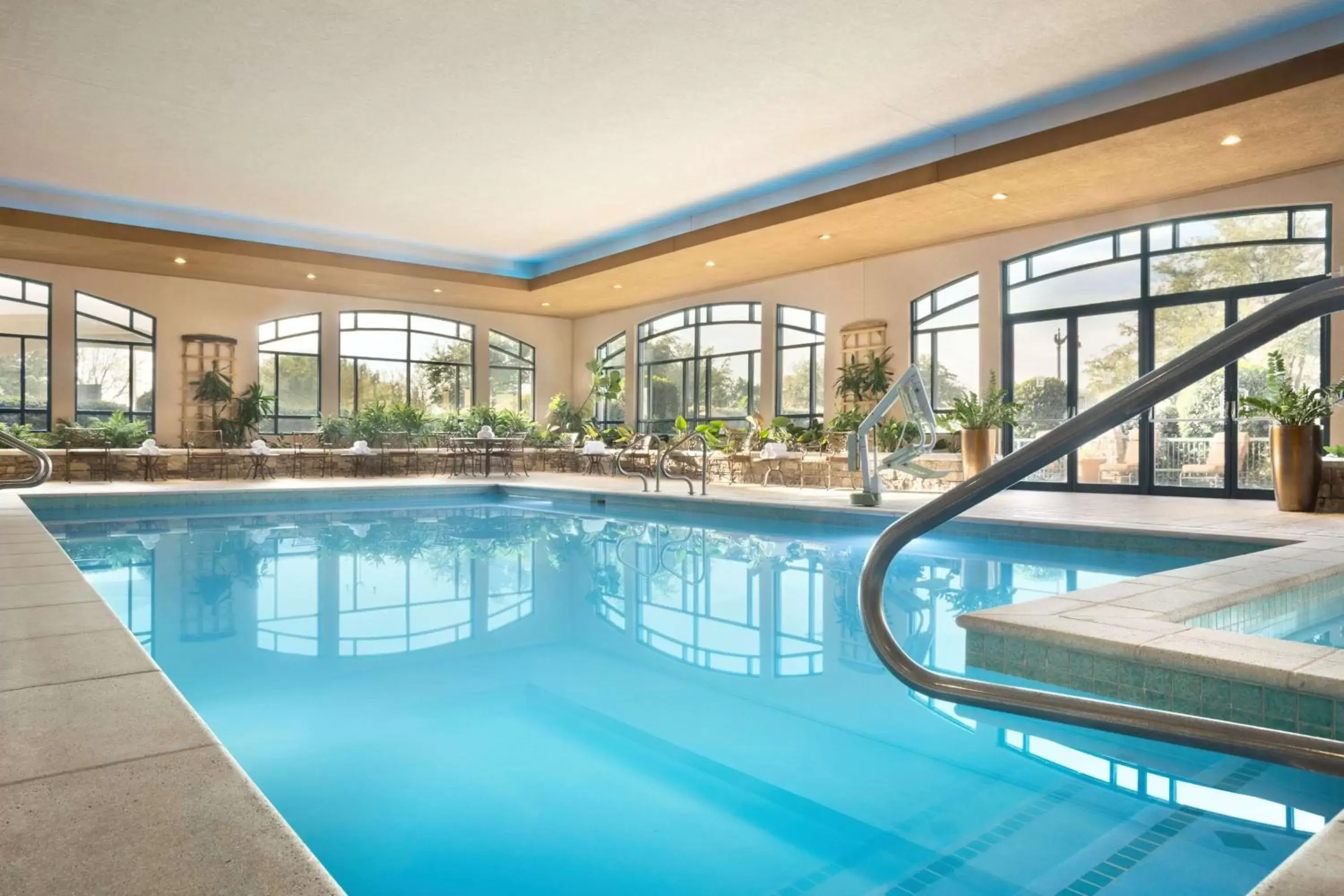 Swimming Pool in Embassy Suites Dallas - DFW Airport North