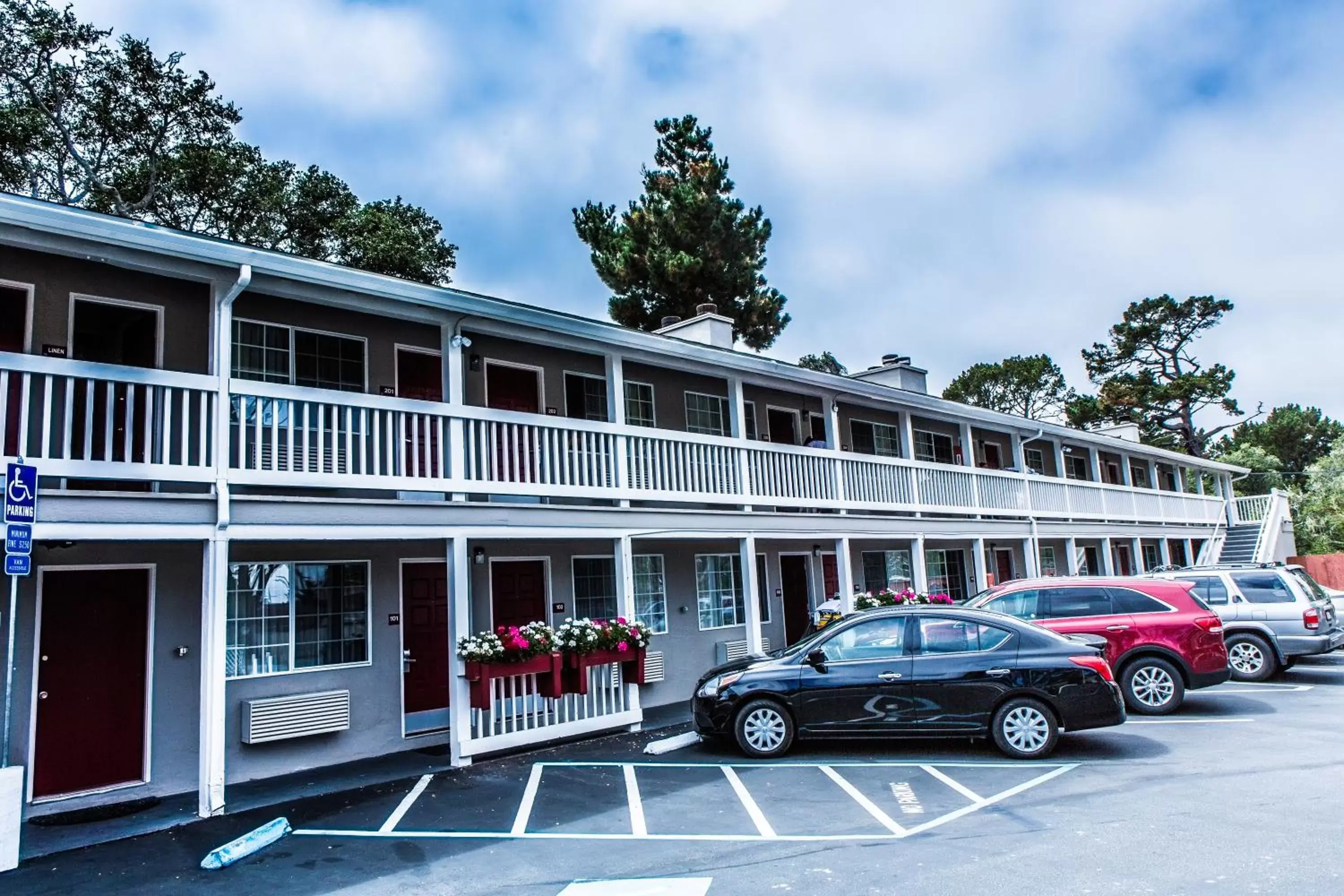 Property building, Facade/Entrance in Pelican Inn