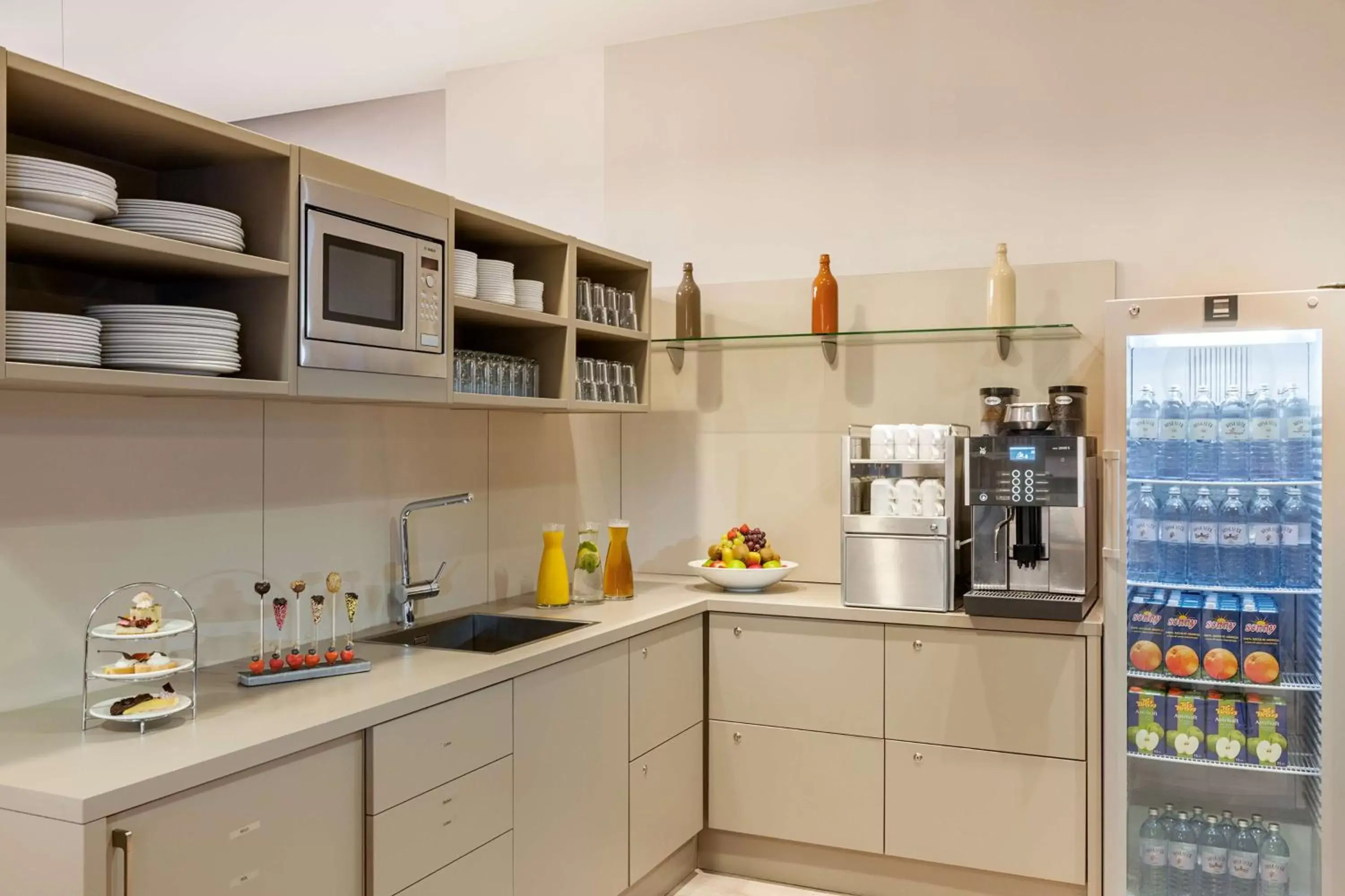 Property building, Kitchen/Kitchenette in NH Vienna Airport Conference Center