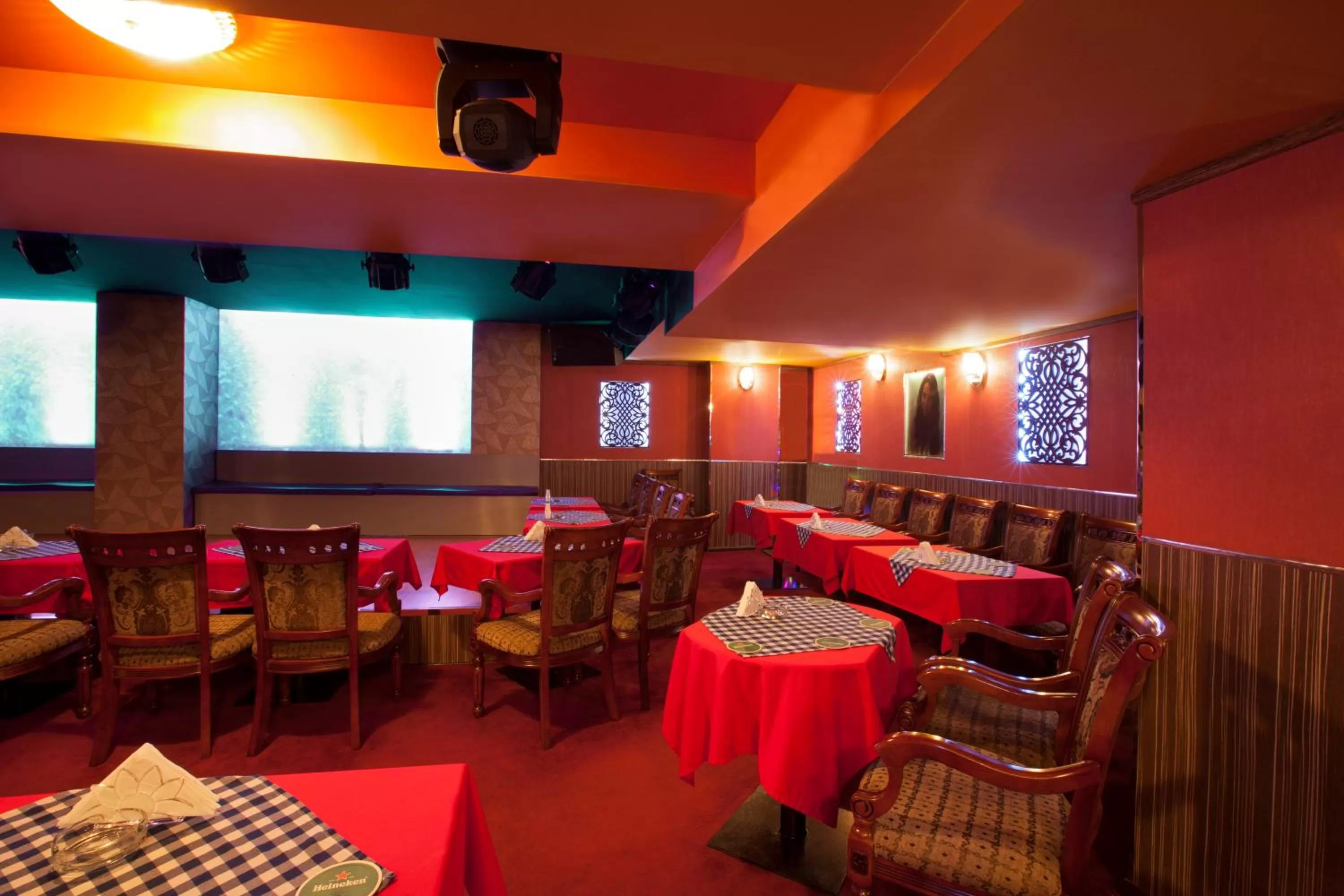 Nightclub / DJ in Al Sarab Hotel