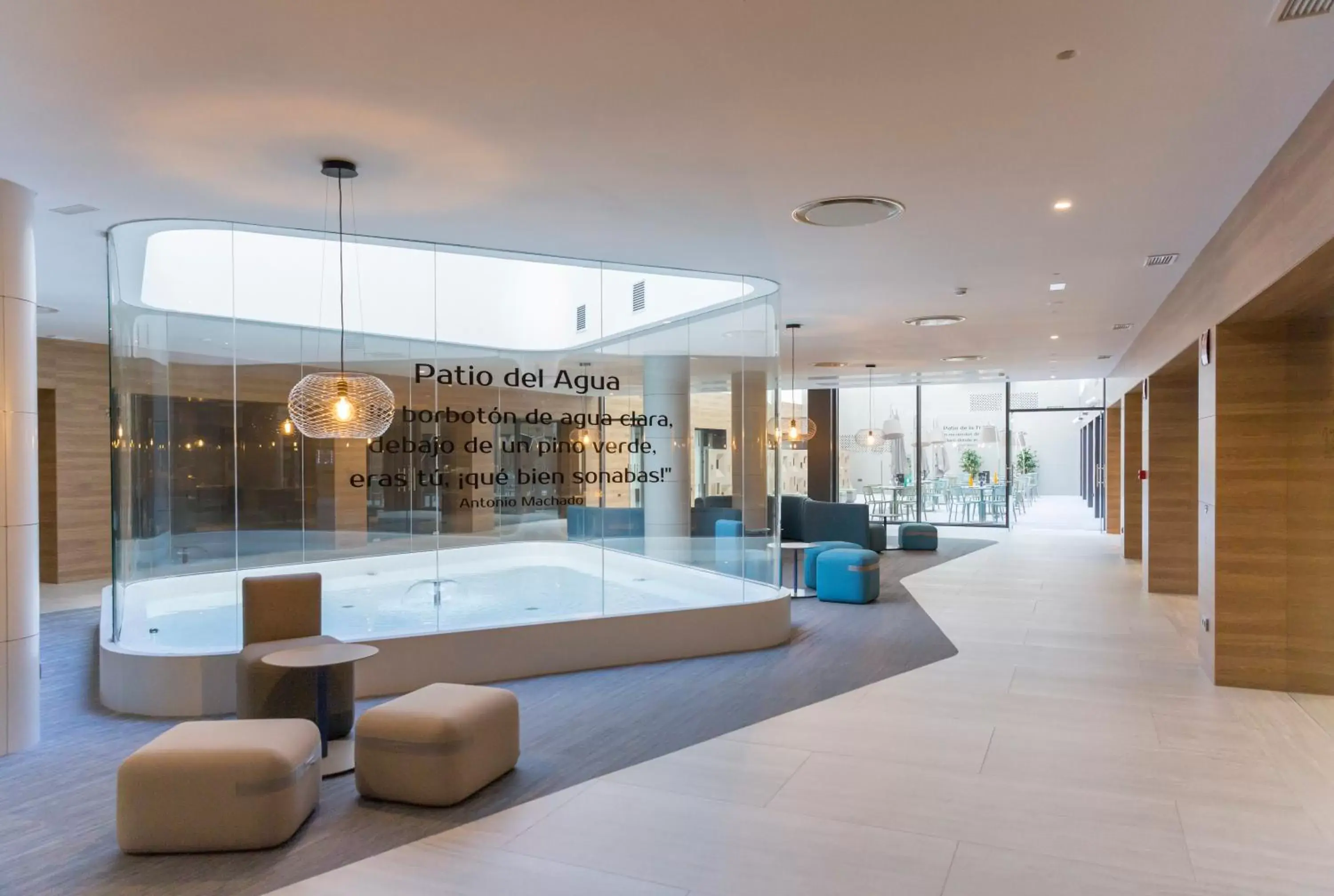 Inner courtyard view in Hotel Macià Sevilla Kubb Inner courtyard view in Hotel Macià Sevilla Kubb