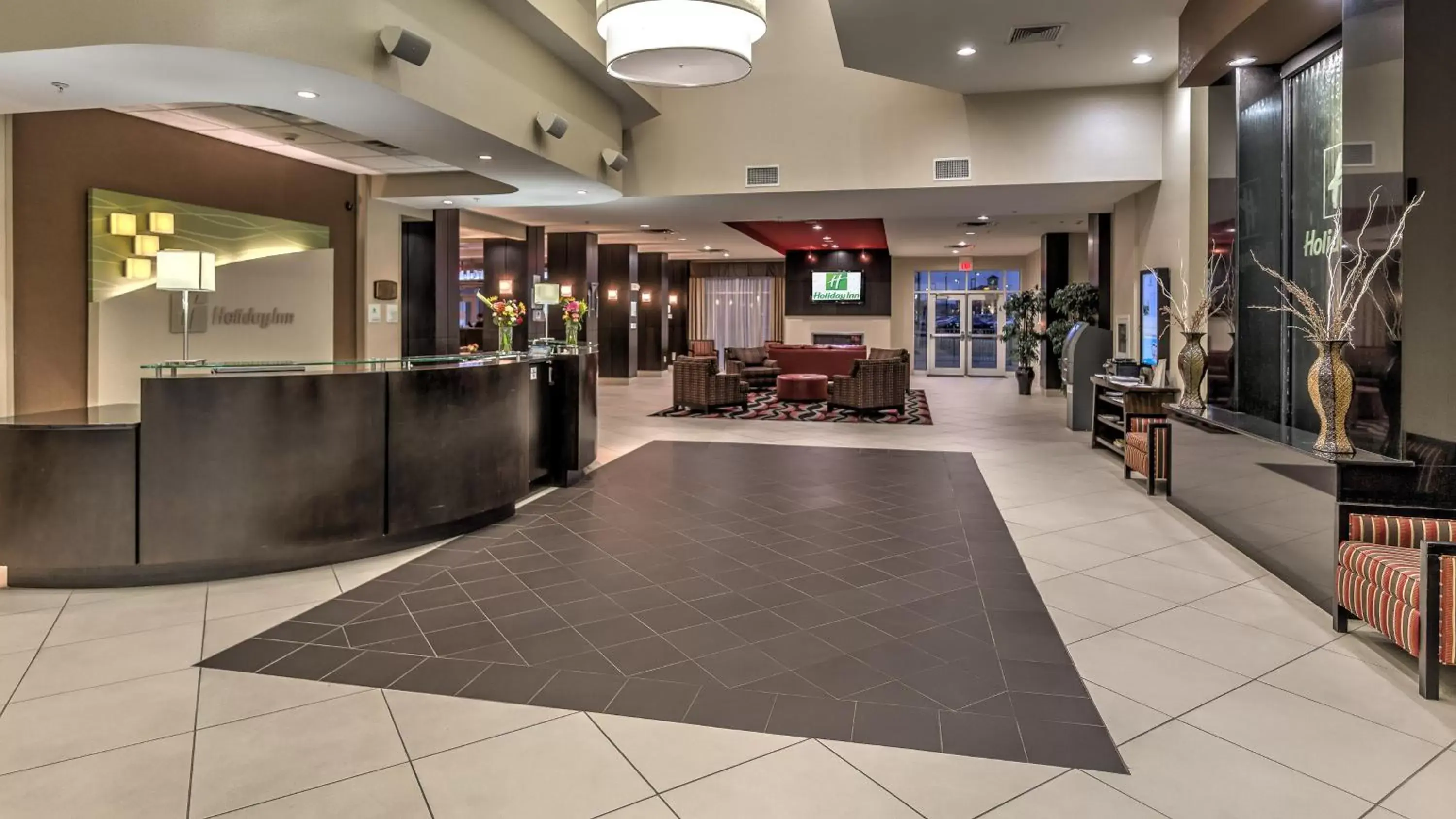 Lobby or reception, Lobby/Reception in Holiday Inn North Quail Springs, an IHG Hotel