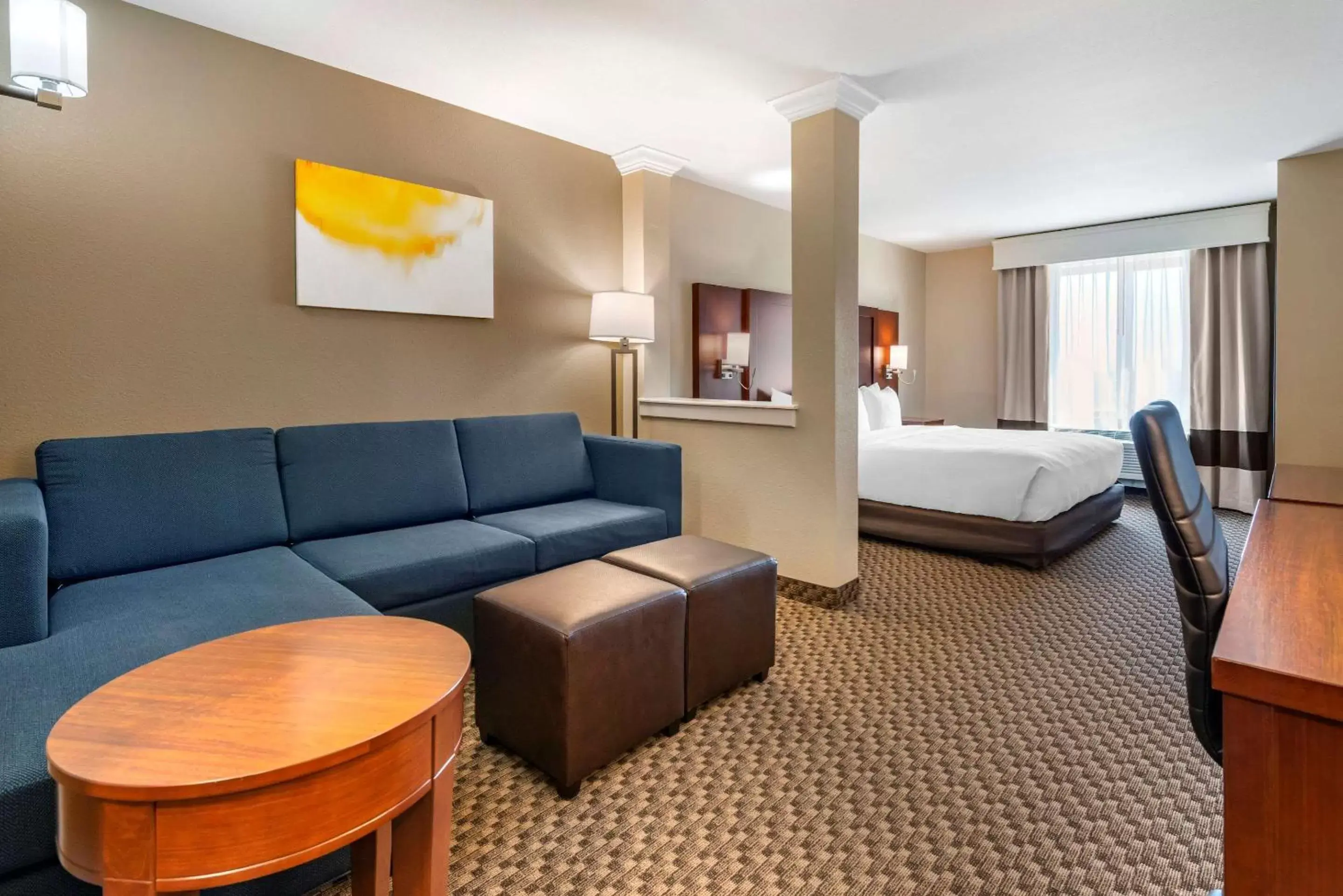 Bedroom, Seating Area in Comfort Suites Broomfield-Boulder/Interlocken