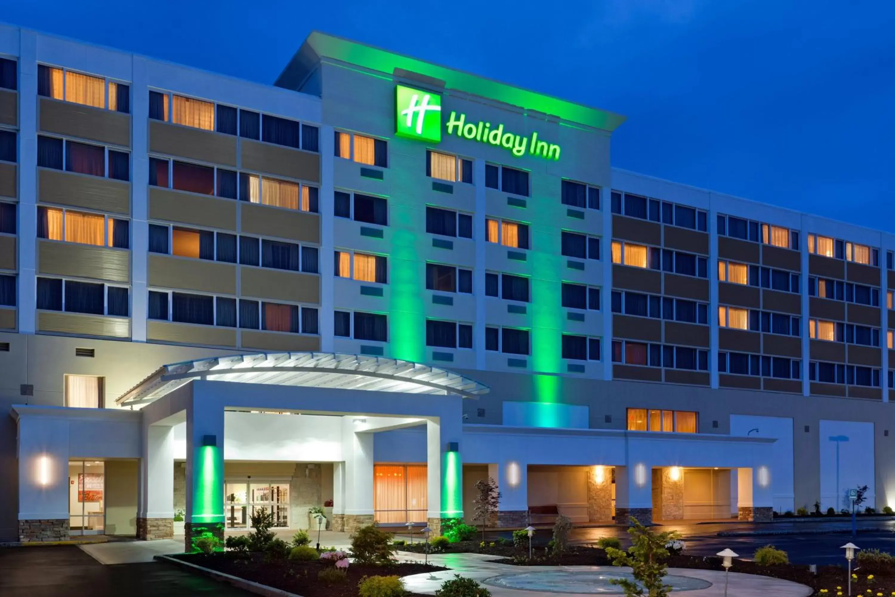 Property building, Facade/Entrance in Holiday Inn Clark - Newark, an IHG Hotel