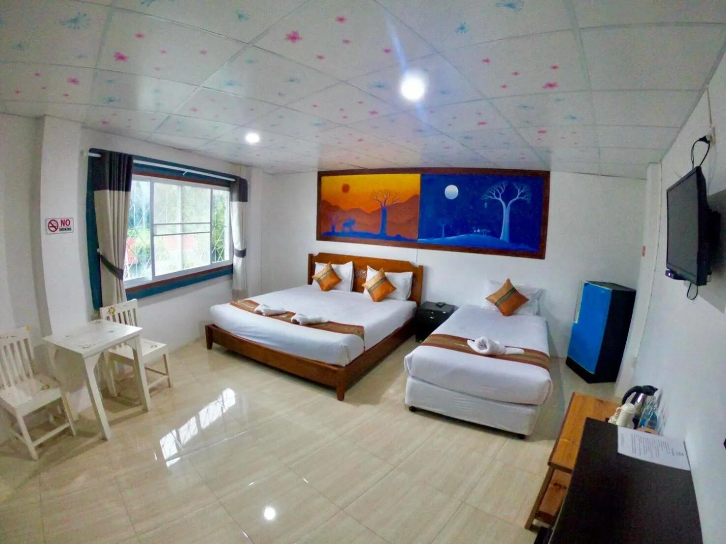 Bedroom, Bed in Diamond de pai