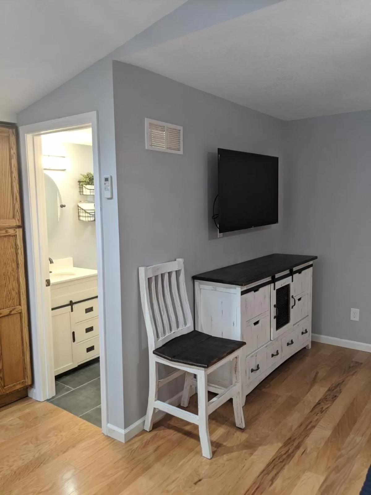 TV and multimedia in Heidi Motel - Helen