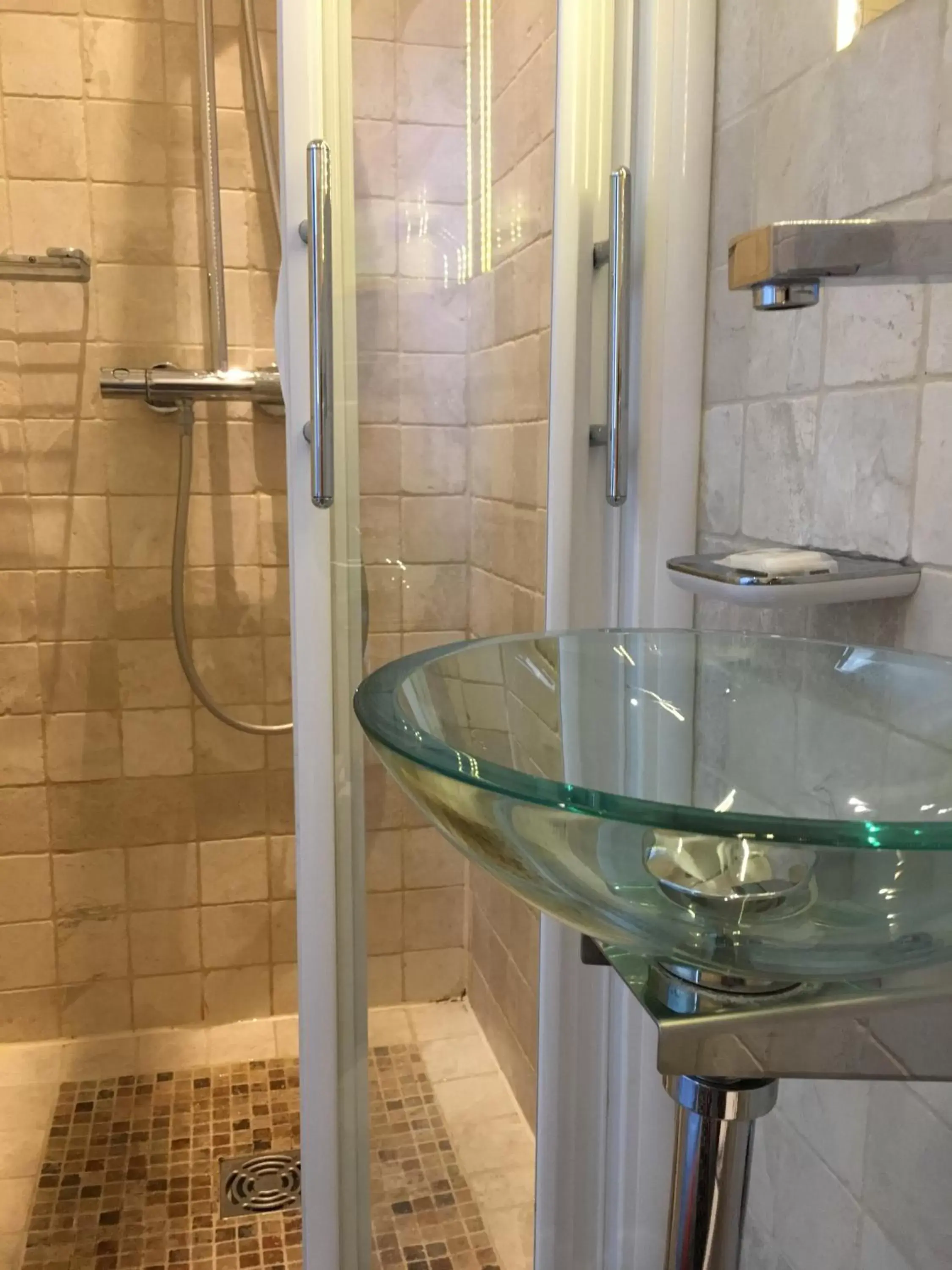Shower, Bathroom in Idéal Séjour - Hôtel de Charme et Atypique