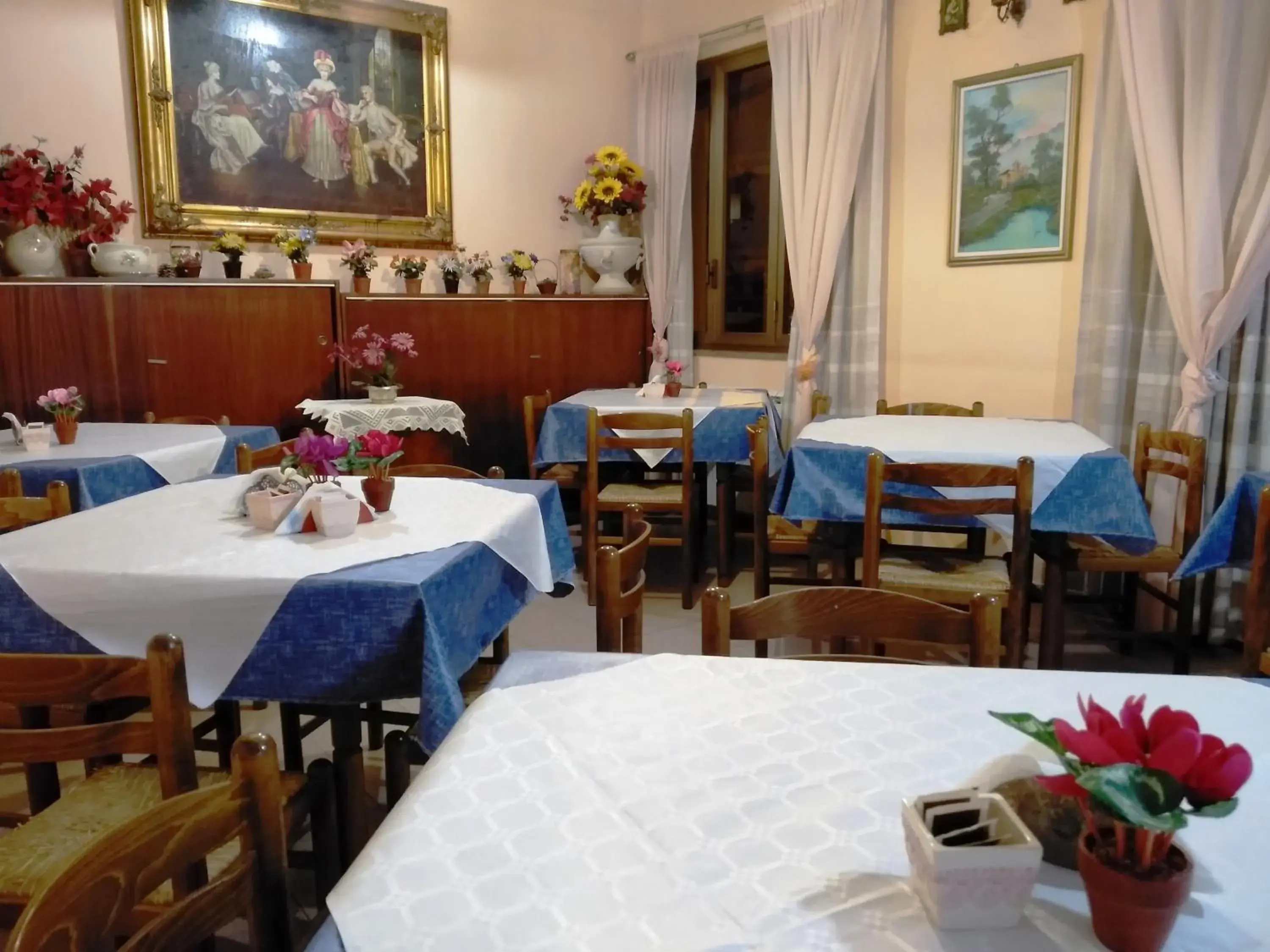 Restaurant/Places to Eat in Hotel Eliseo