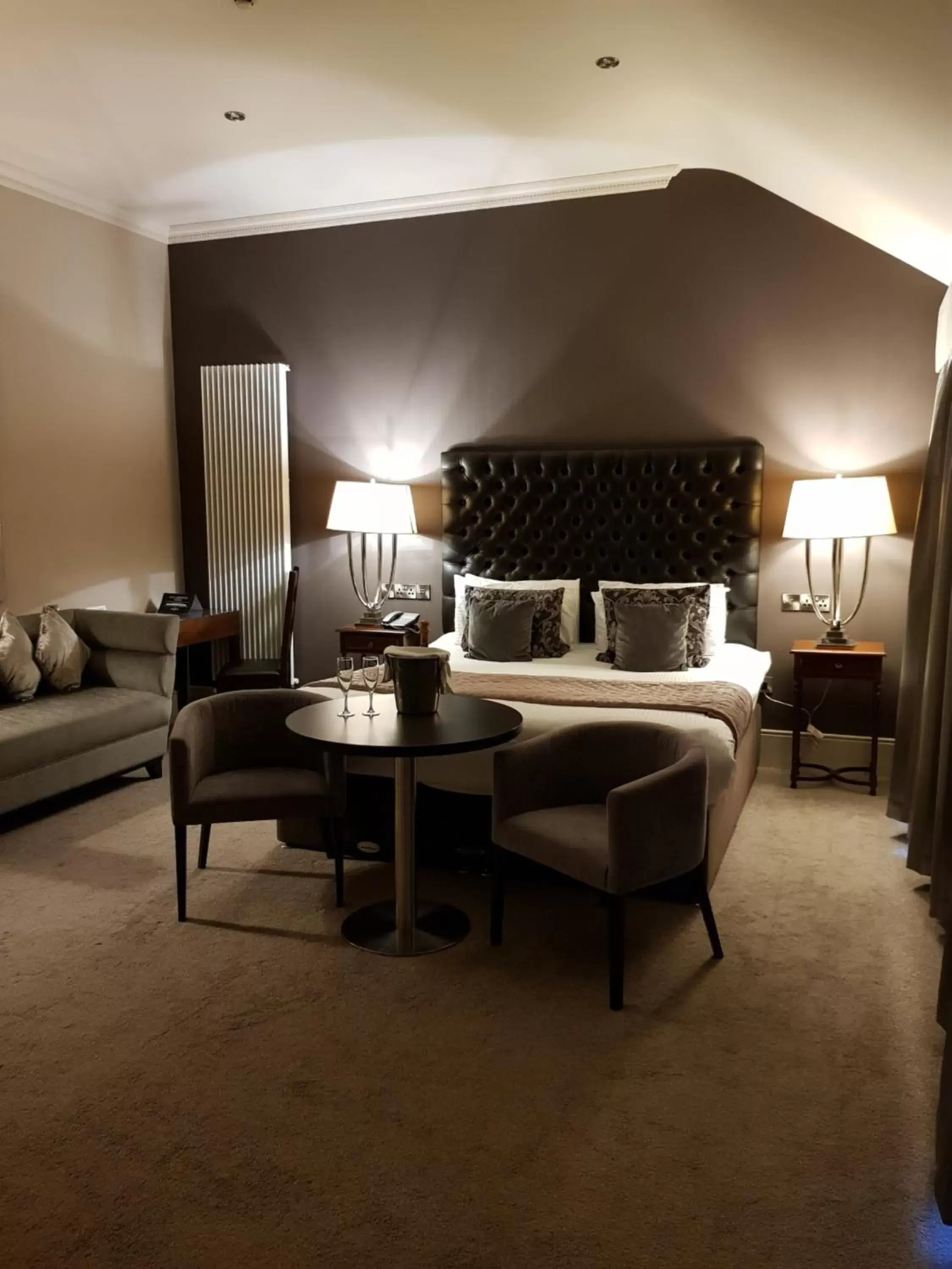 Bedroom, Seating Area in The Enniskillen Hotel and Motel