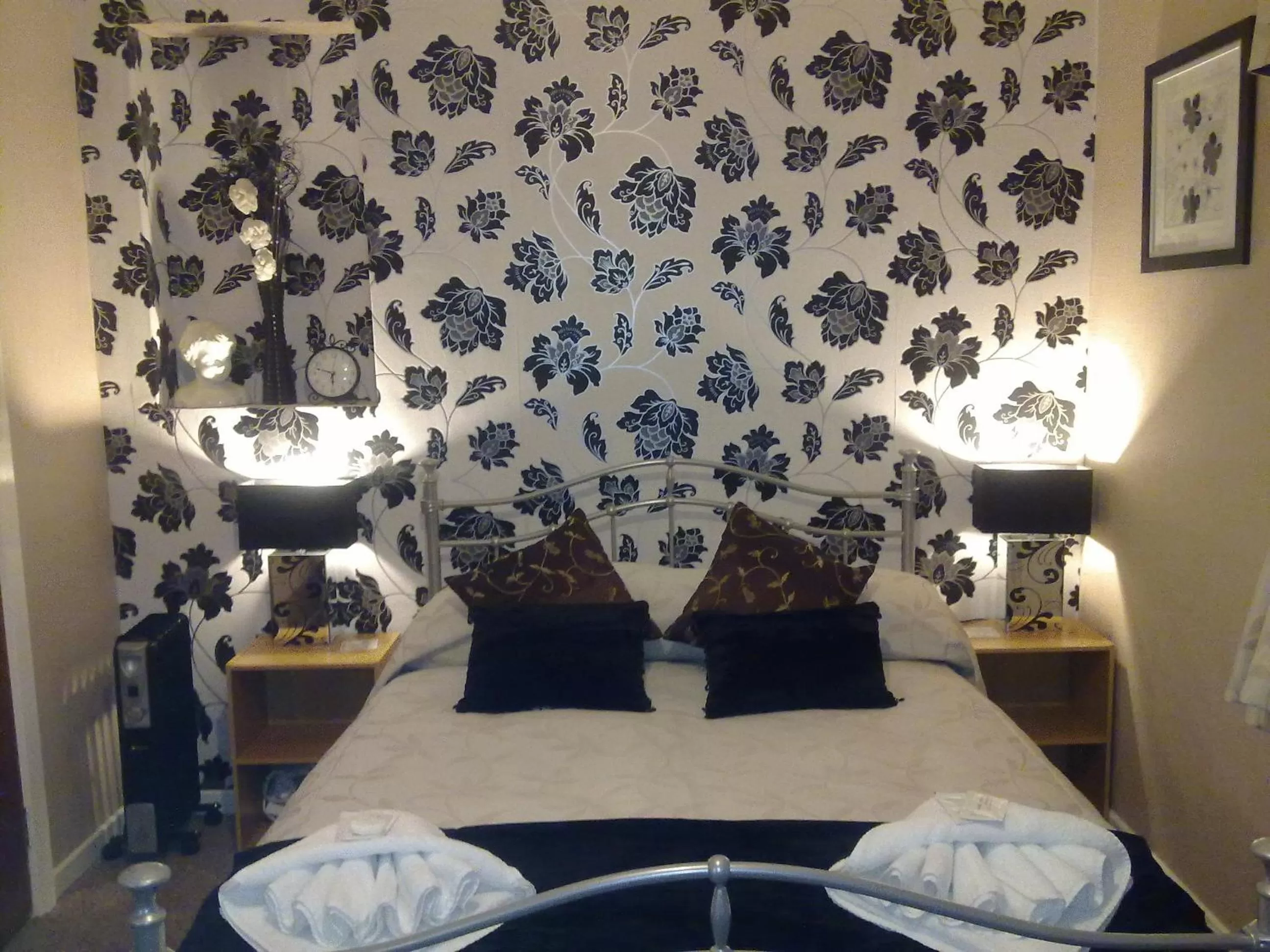 Bed in The New Guilderoy Hotel