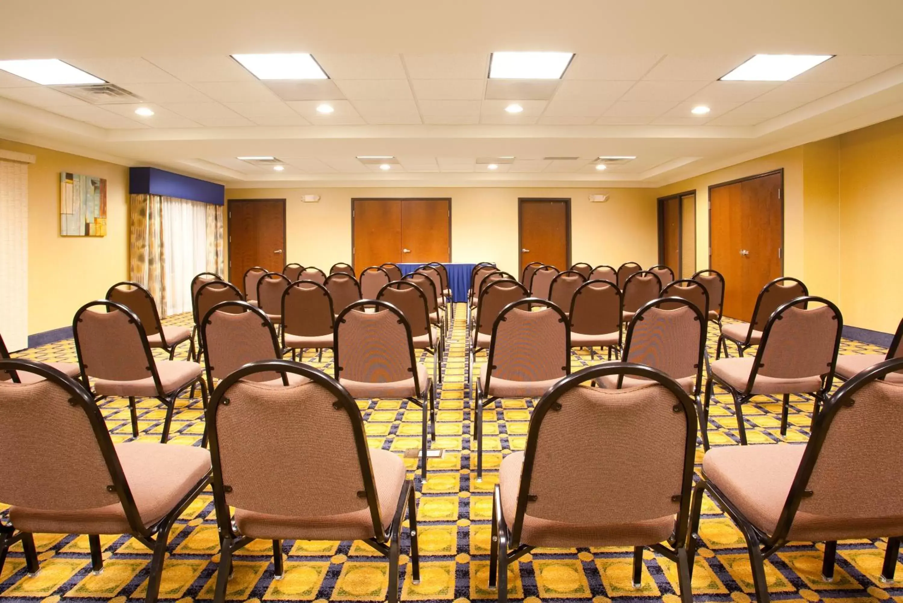 Meeting/conference room in Holiday Inn Express Hotel & Suites Chicago South Lansing, an IHG Hotel