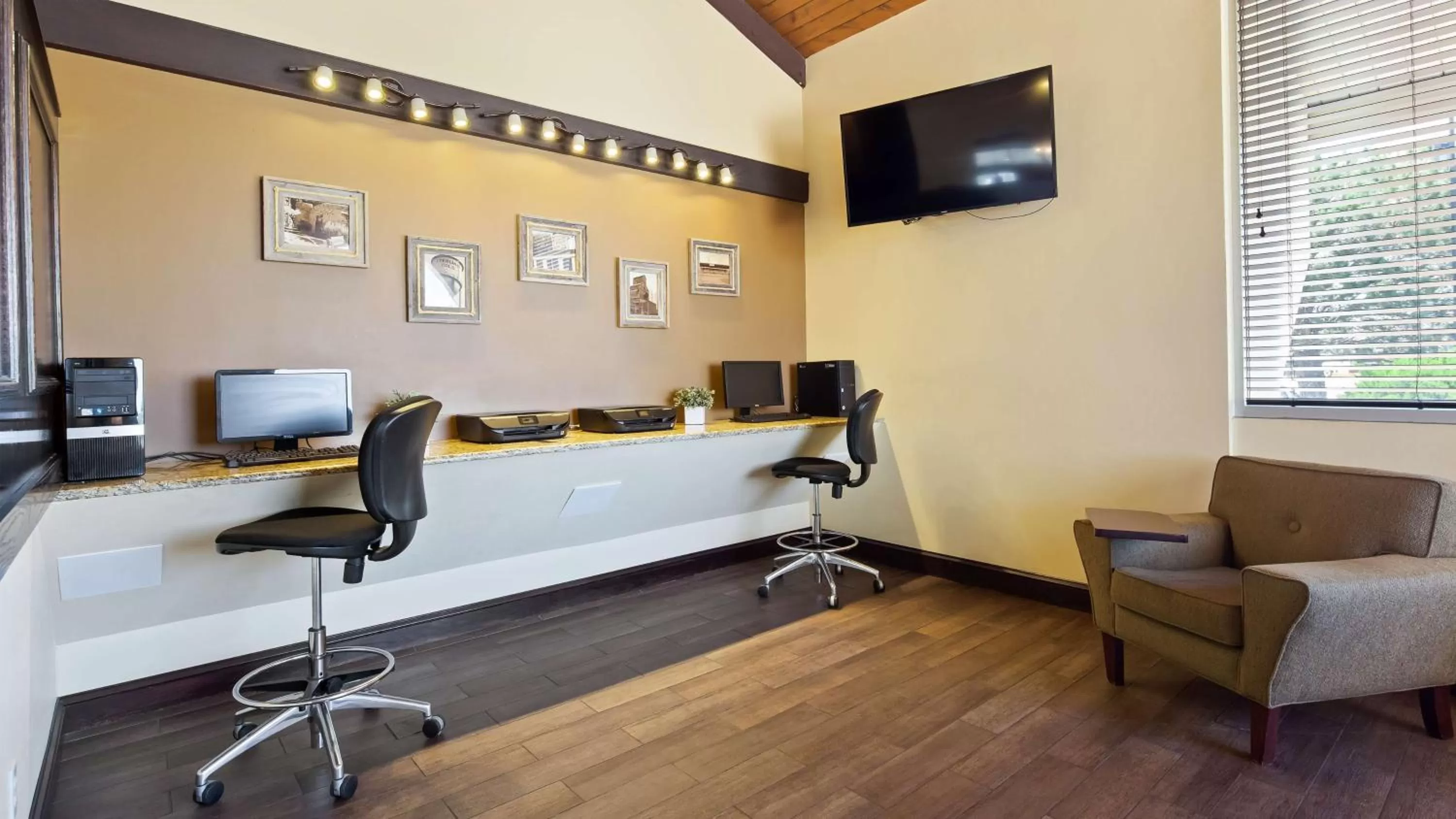 On site in Best Western Sundowner